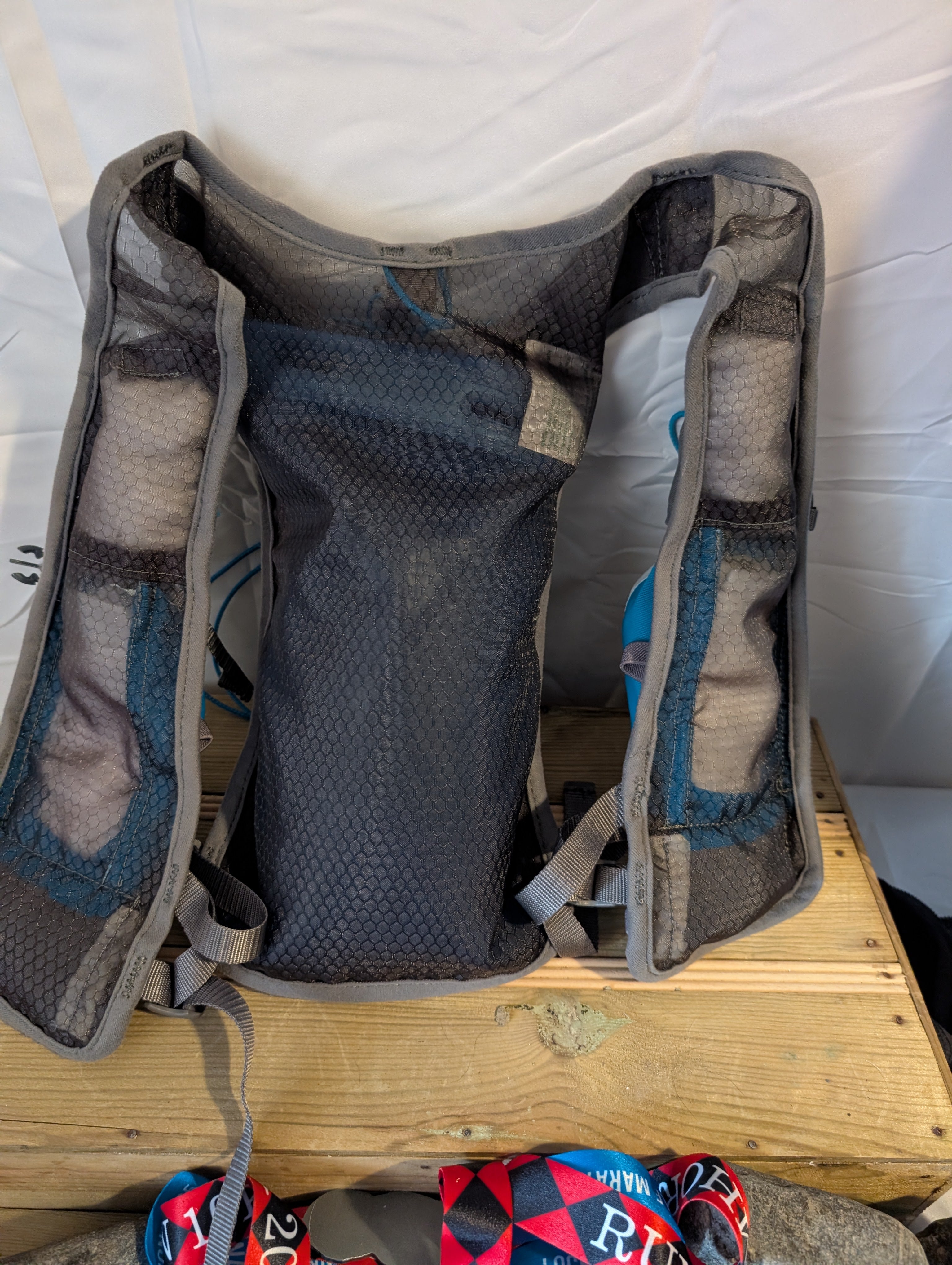 Ultimate Direction AK Race Vest 2.0, Grey & Blue, Size S/M