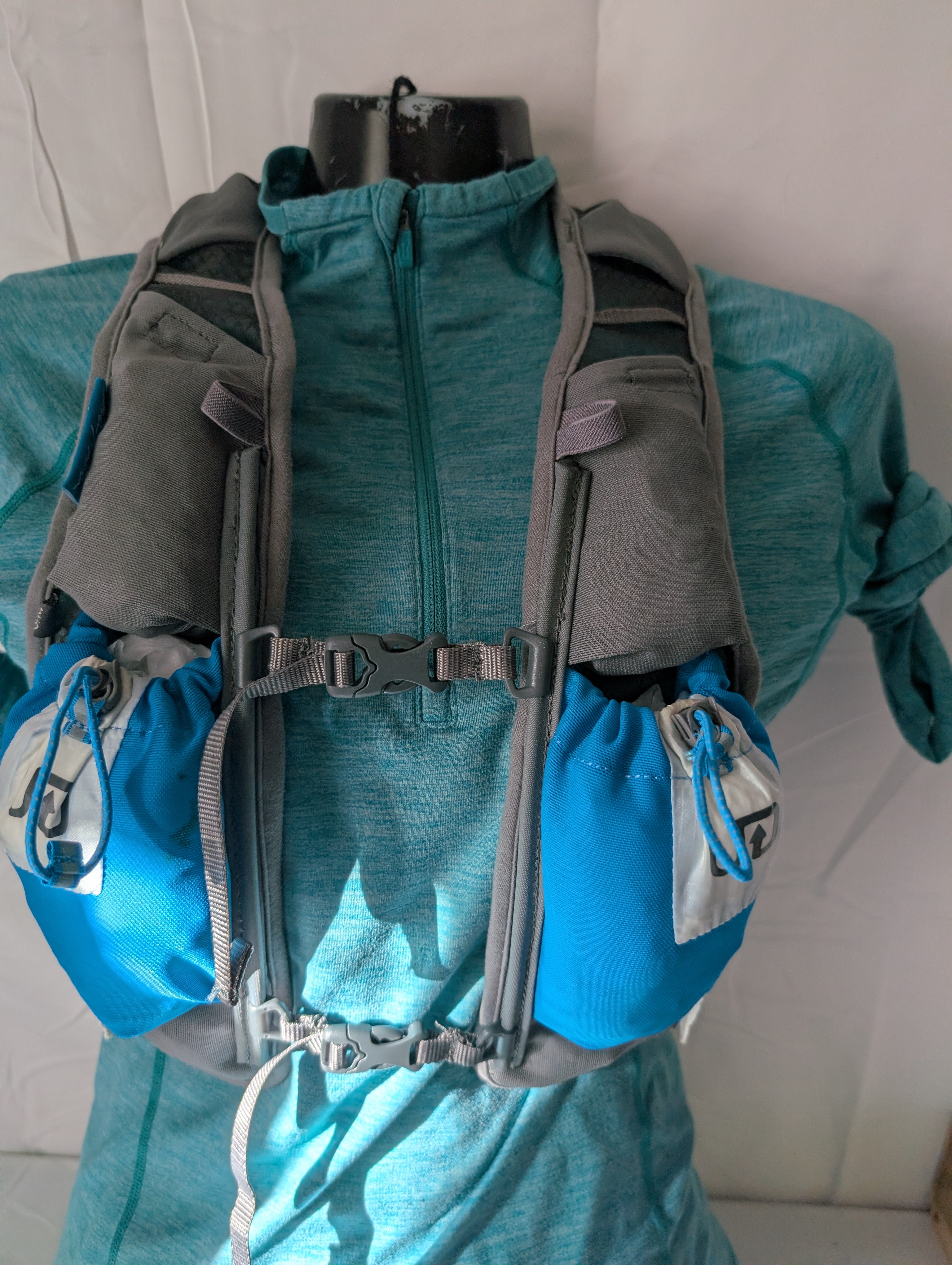 Ultimate Direction AK Race Vest 2.0, Grey & Blue, Size S/M
