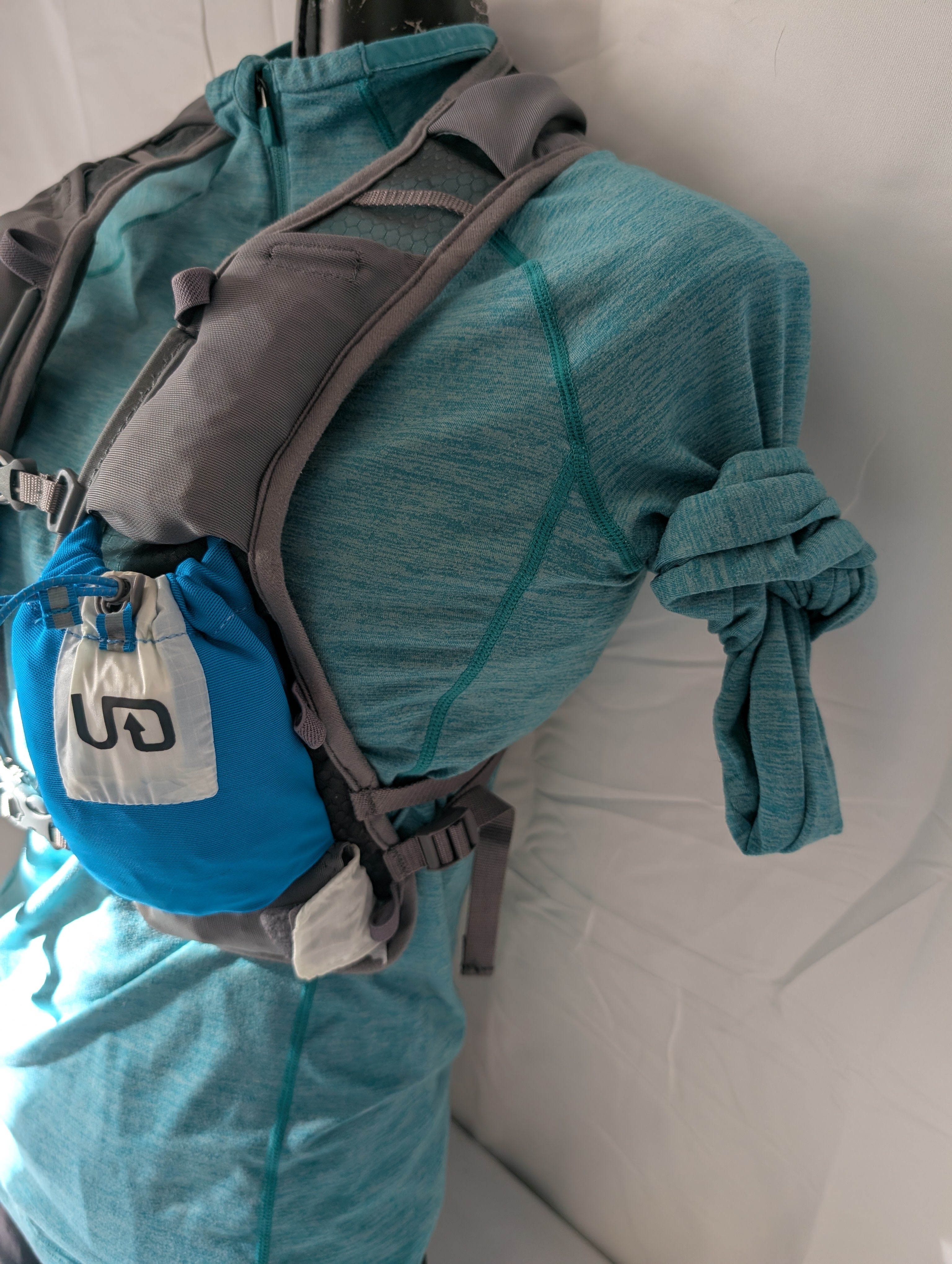 Ultimate Direction AK Race Vest 2.0, Grey & Blue, Size S/M