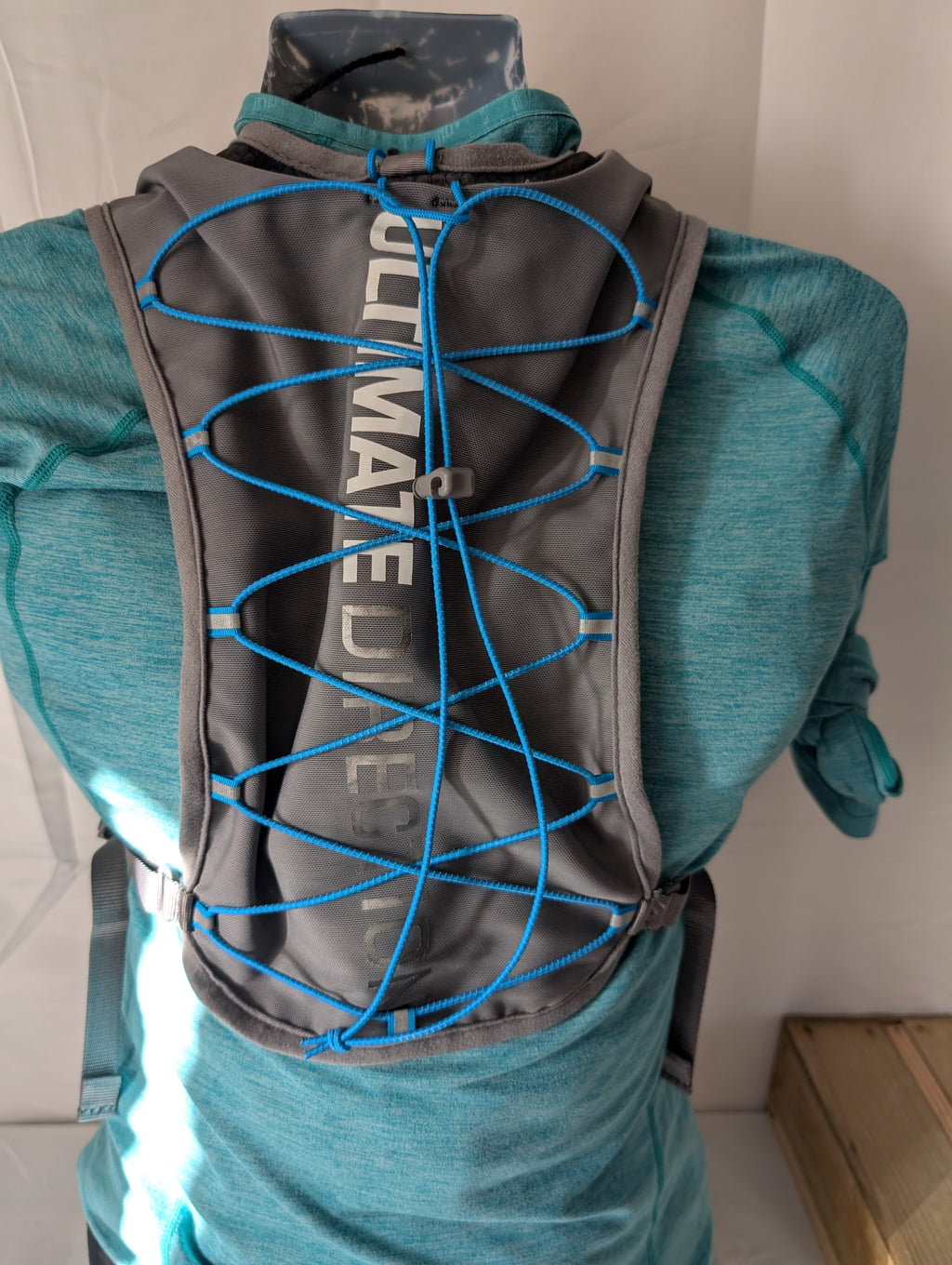 Ultimate Direction AK Race Vest 2.0, Grey & Blue, Size S/M