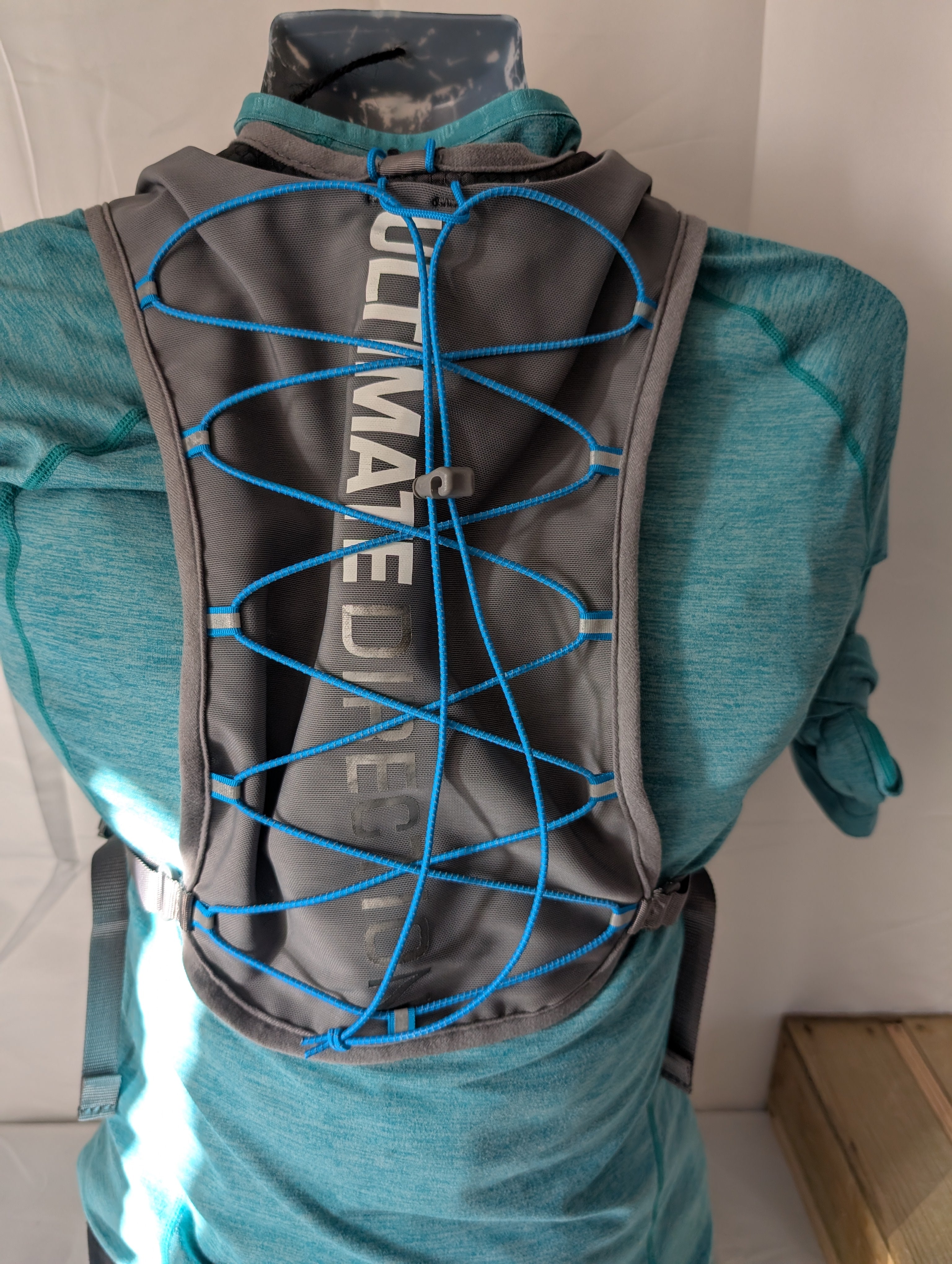 Ultimate Direction AK Race Vest 2.0, Grey & Blue, Size S/M