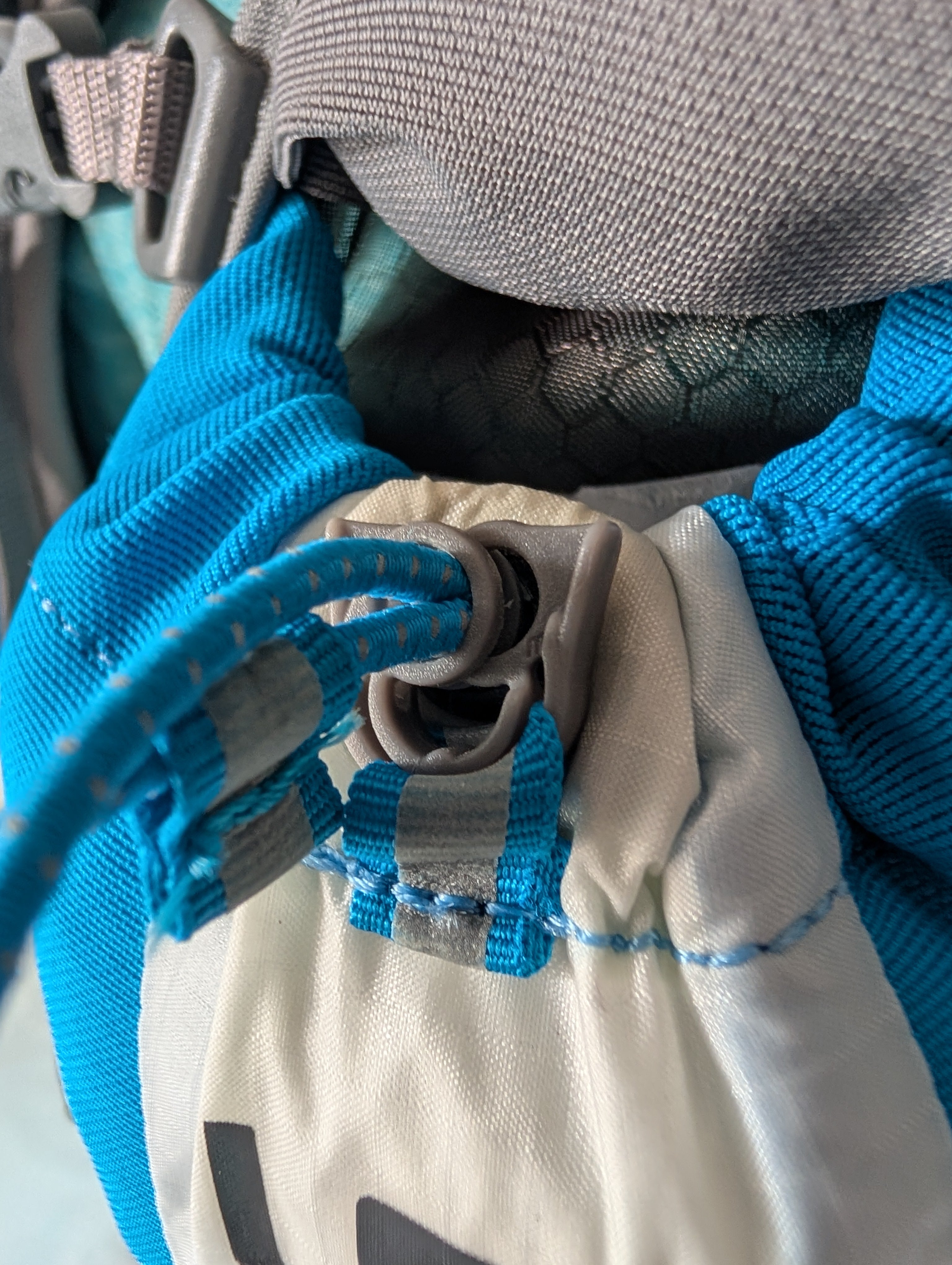 Ultimate Direction AK Race Vest 2.0, Grey & Blue, Size S/M