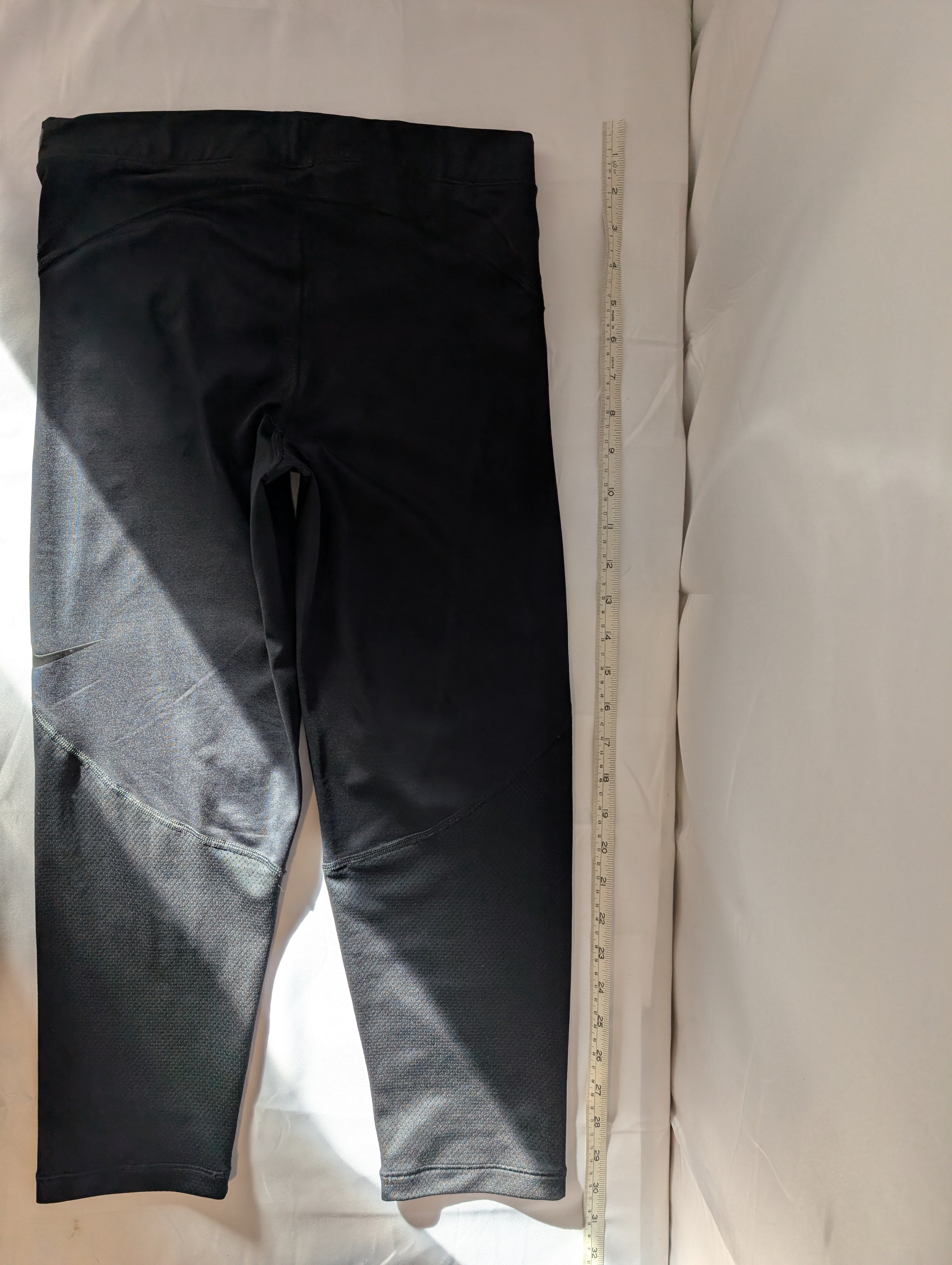 Nike Pro 'Hypercool',  women's cropped exercise Leggings, size M (CL0005)