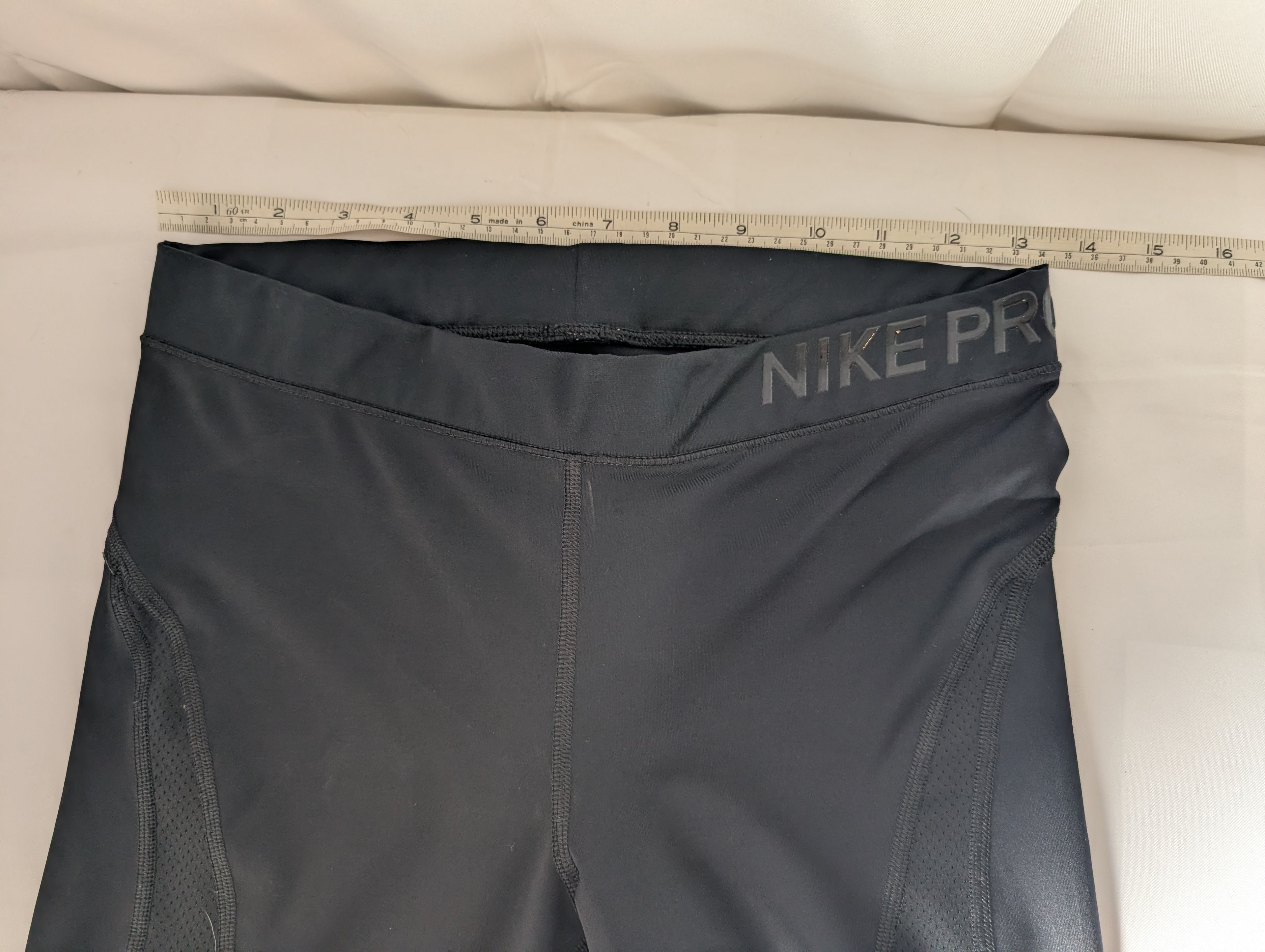 Nike Pro 'Hypercool',  women's cropped exercise Leggings, size M (CL0005)
