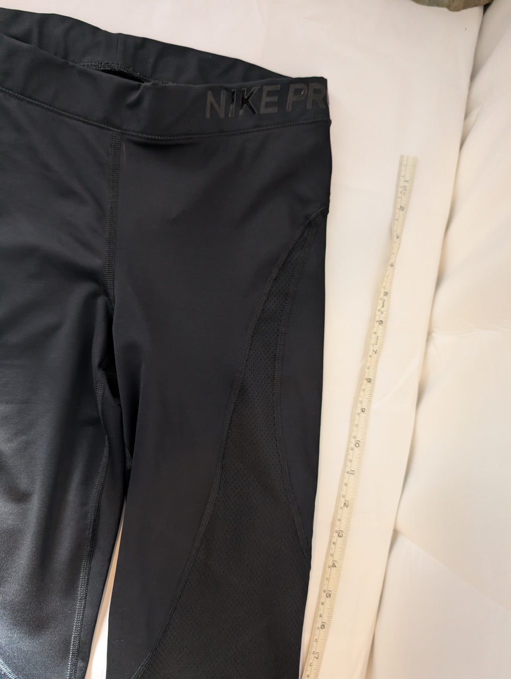 Nike Pro 'Hypercool',  women's cropped exercise Leggings, size M (CL0005)