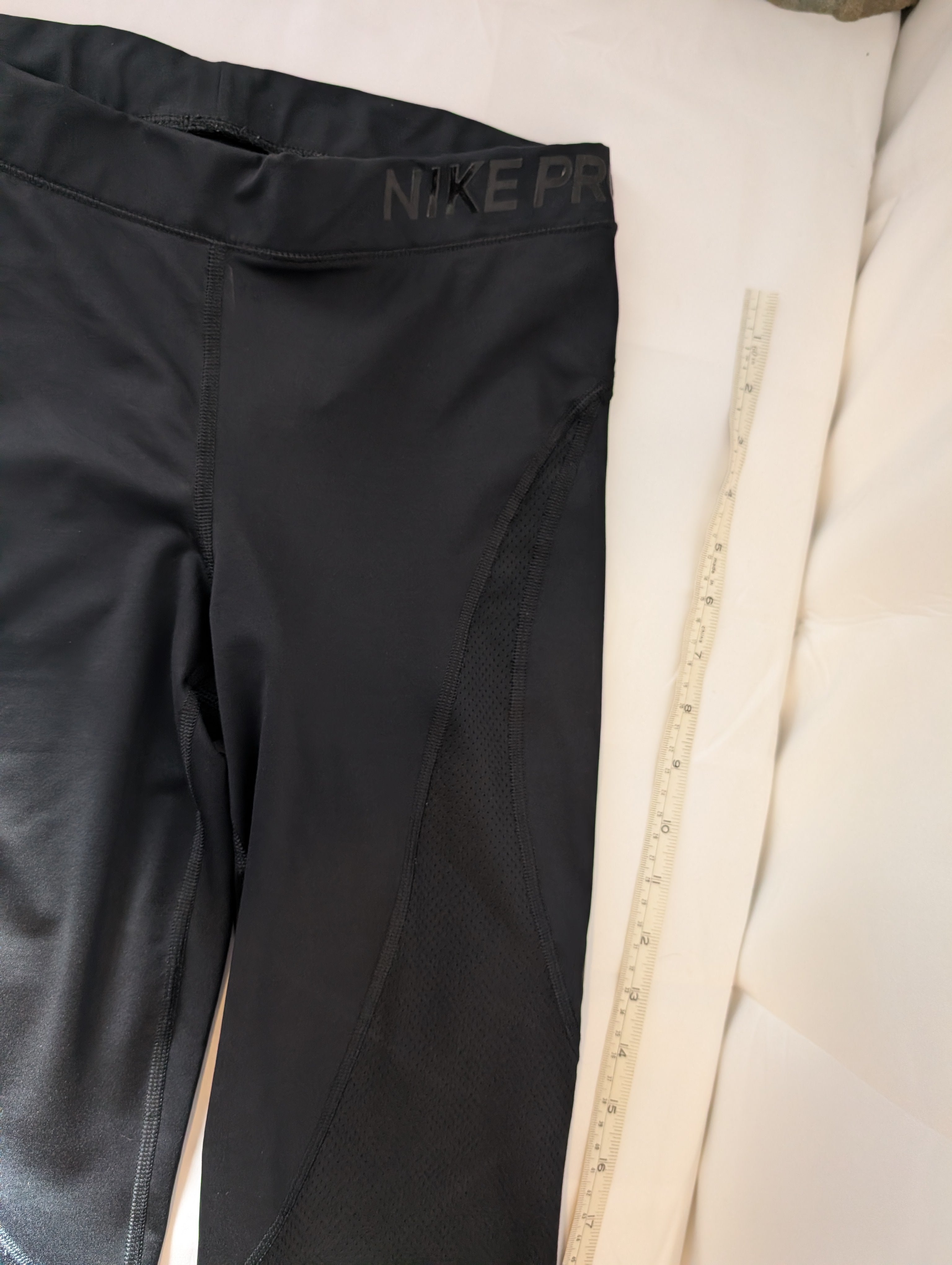 Nike Pro 'Hypercool',  women's cropped exercise Leggings, size M (CL0005)