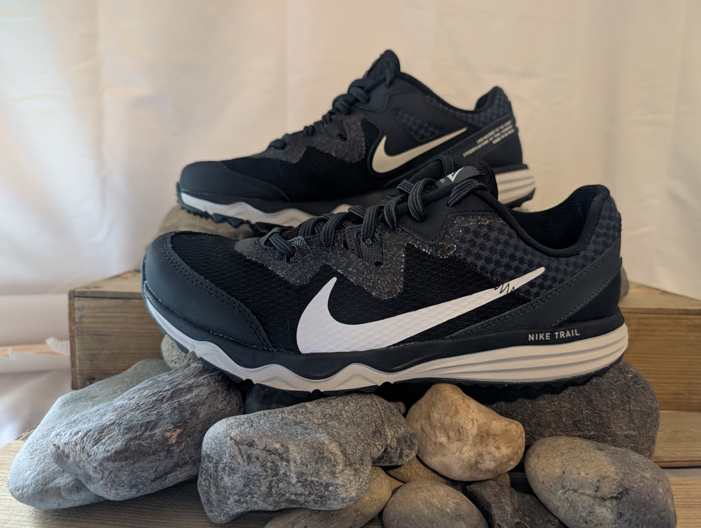Nike, Juniper Trail running shoes, Black and White, (5.5) (F0079)