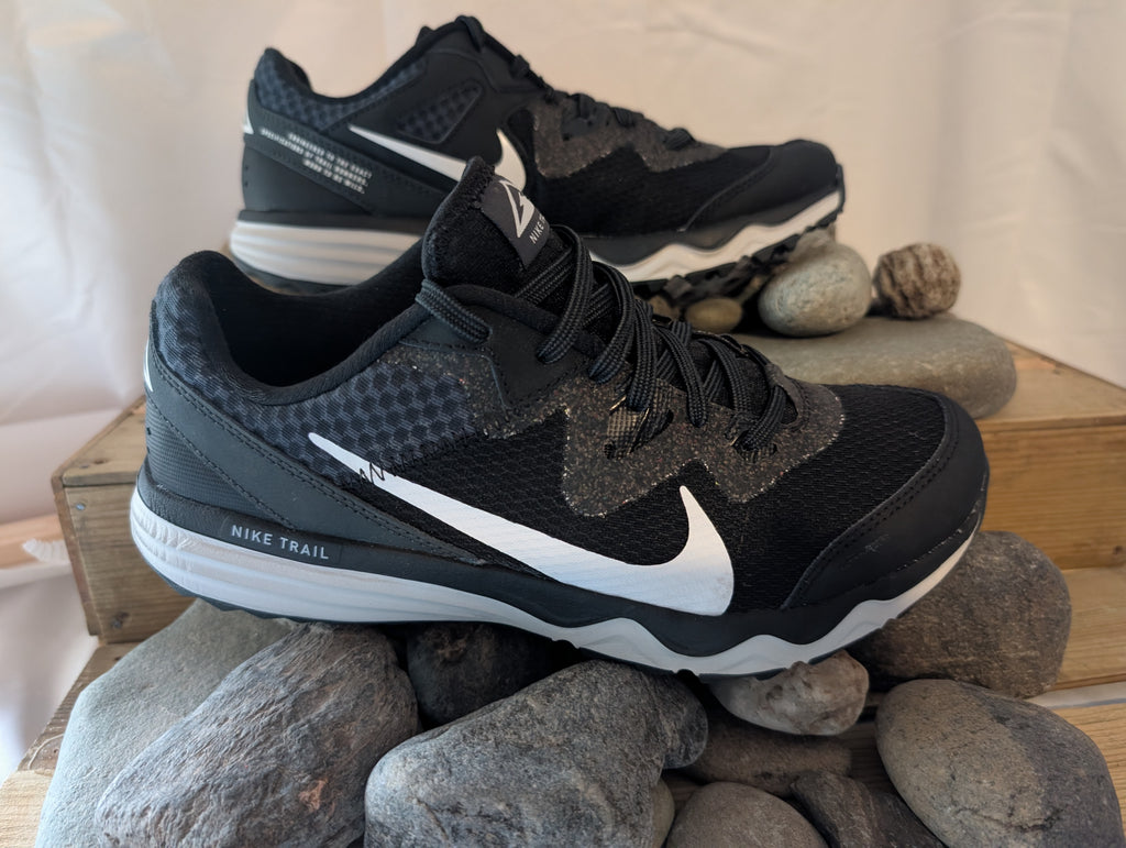 Nike, Juniper Trail running shoes, Black and White, (5.5) (F0079)