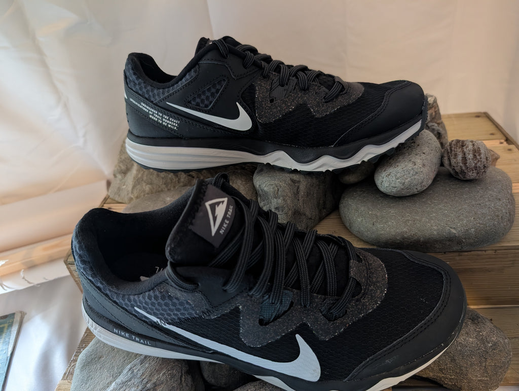 Nike, Juniper Trail running shoes, Black and White, (5.5) (F0079)