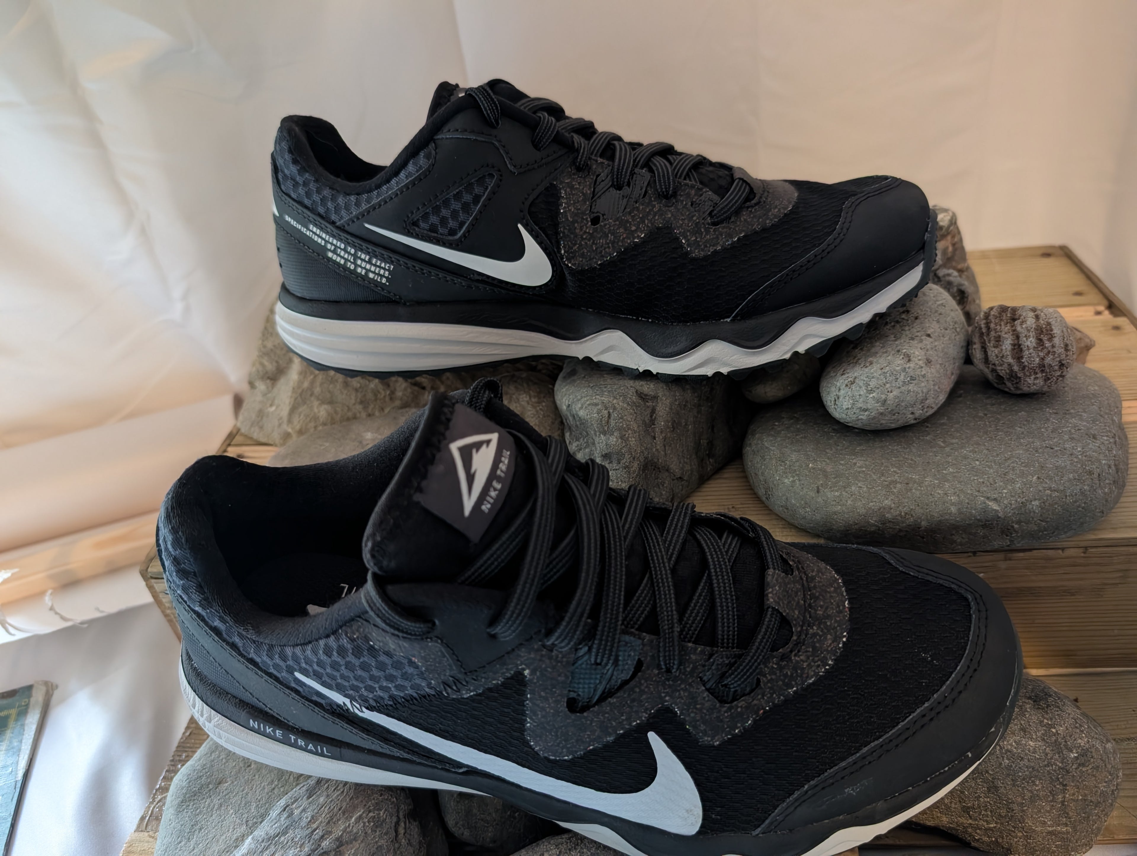 Nike, Juniper Trail running shoes, Black and White, (5.5) (F0079)
