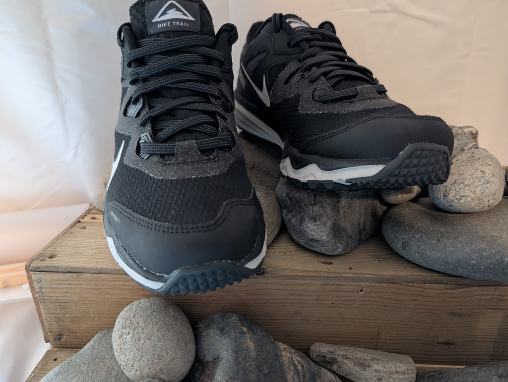 Nike, Juniper Trail running shoes, Black and White, (5.5) (F0079)