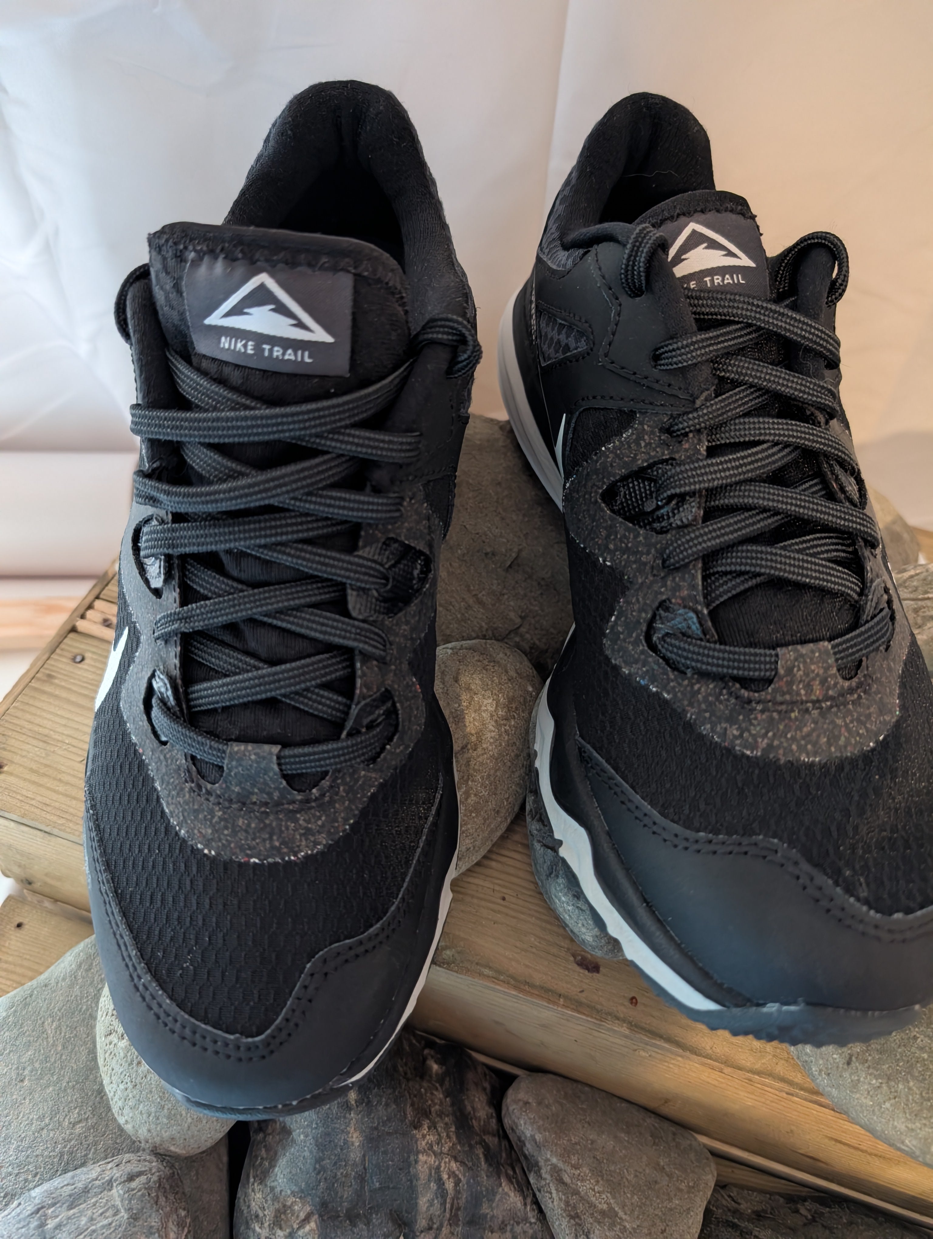 Nike, Juniper Trail running shoes, Black and White, (5.5) (F0079)