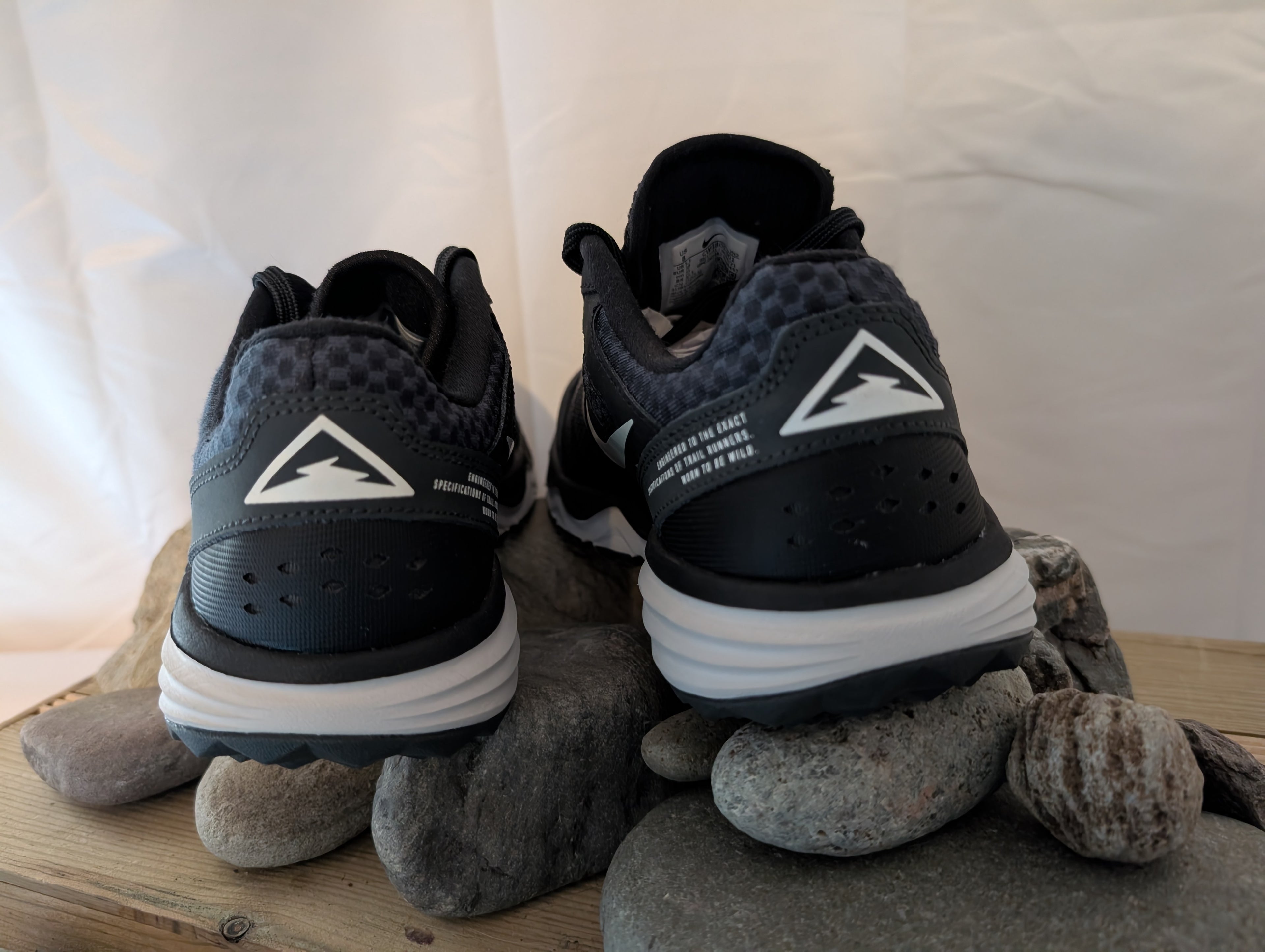 Nike, Juniper Trail running shoes, Black and White, (5.5) (F0079)