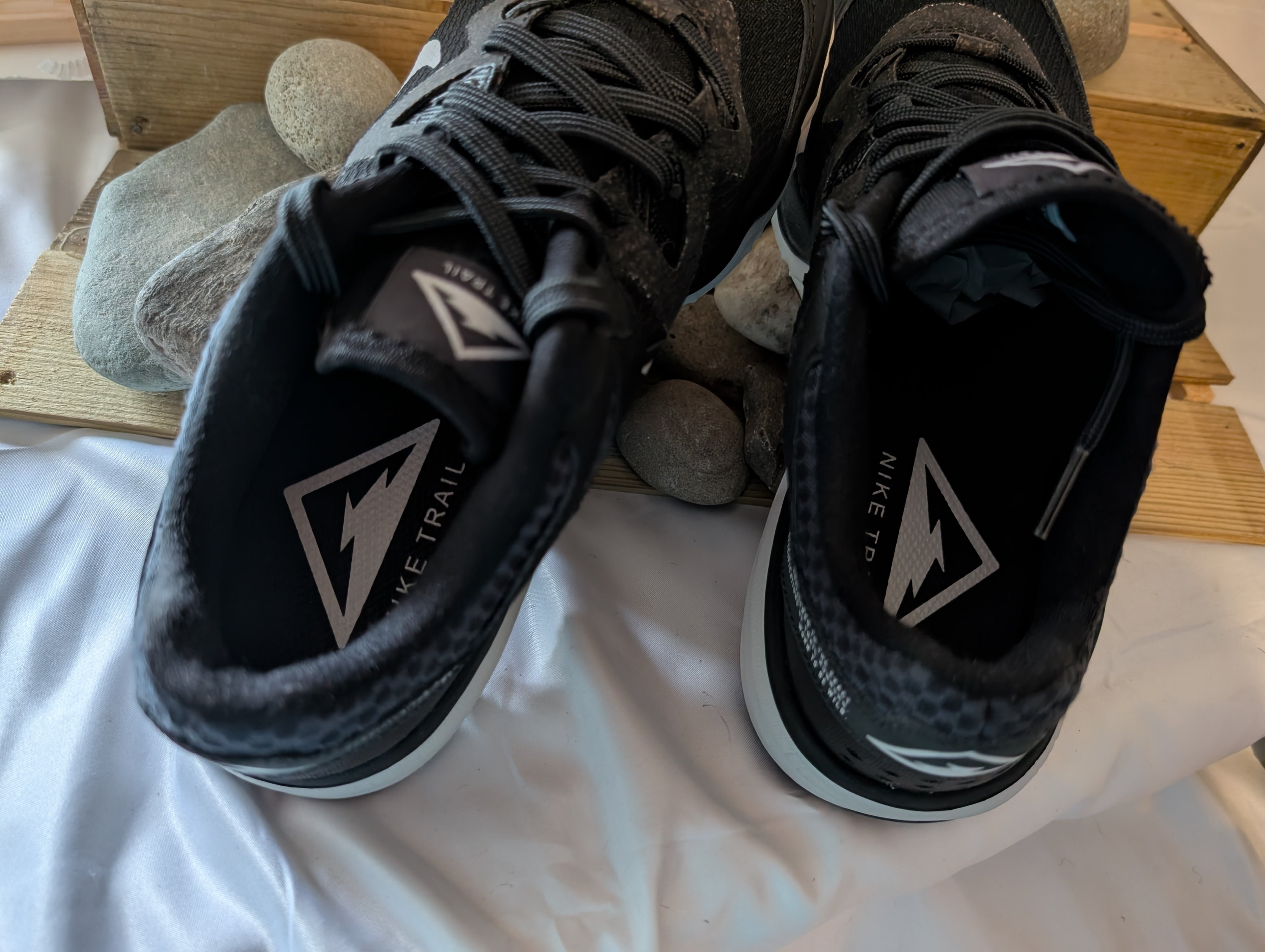 Nike, Juniper Trail running shoes, Black and White, (5.5) (F0079)