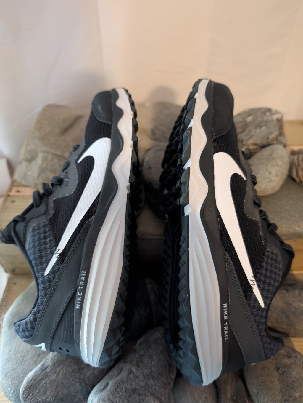 Nike, Juniper Trail running shoes, Black and White, (5.5) (F0079)