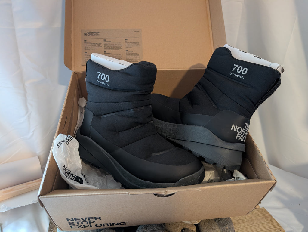North Face, Nuptse II, Women’s Winter Booties, Black size 4, (F0080)