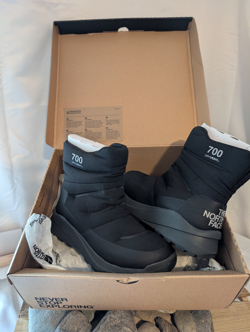North Face, Nuptse II, Women’s Winter Booties, Black size 4, (F0080)