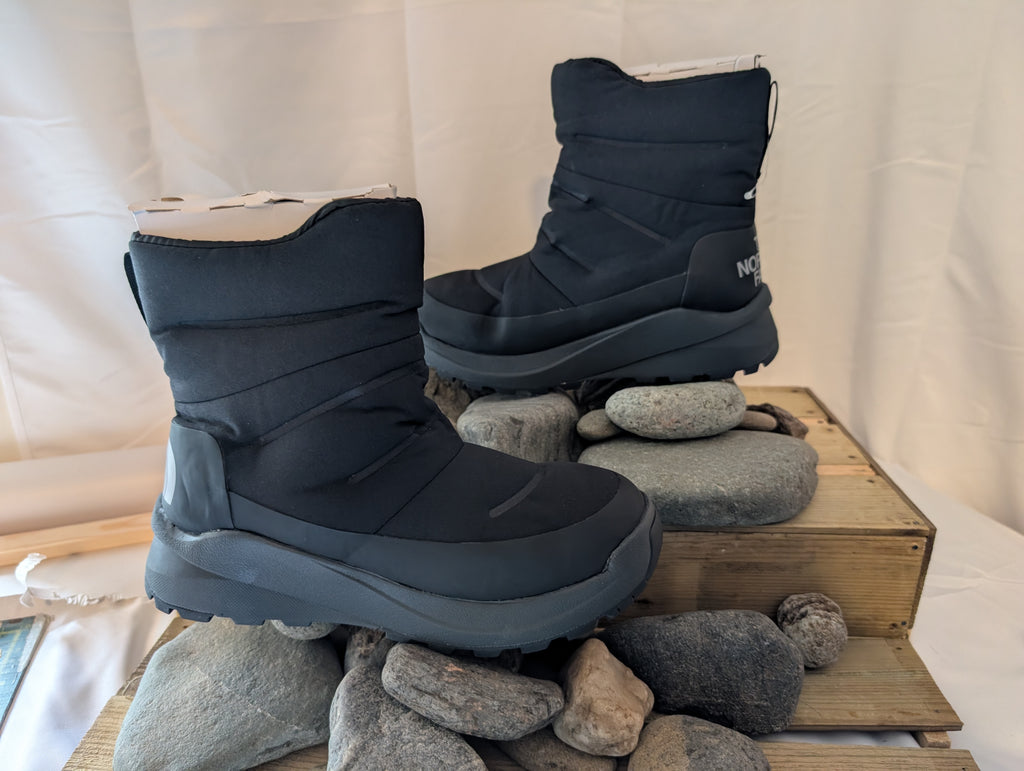 North Face, Nuptse II, Women’s Winter Booties, Black size 4, (F0080)
