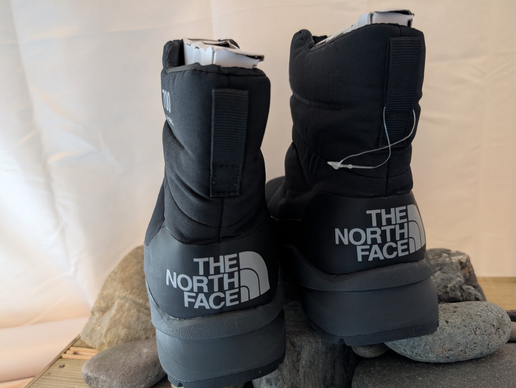 North Face, Nuptse II, Women’s Winter Booties, Black size 4, (F0080)