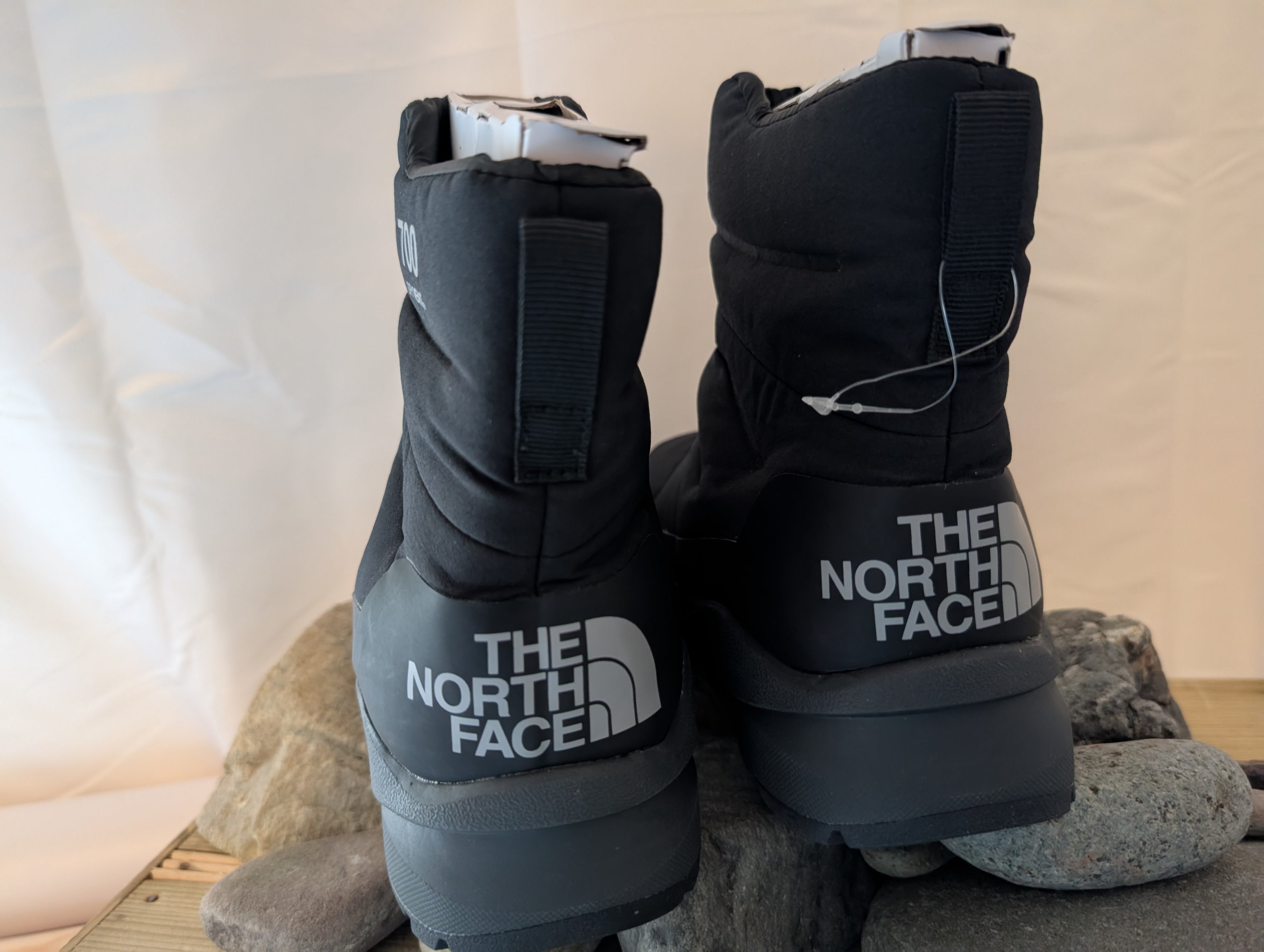 North Face, Nuptse II, Women’s Winter Booties, Black size 4, (F0080)