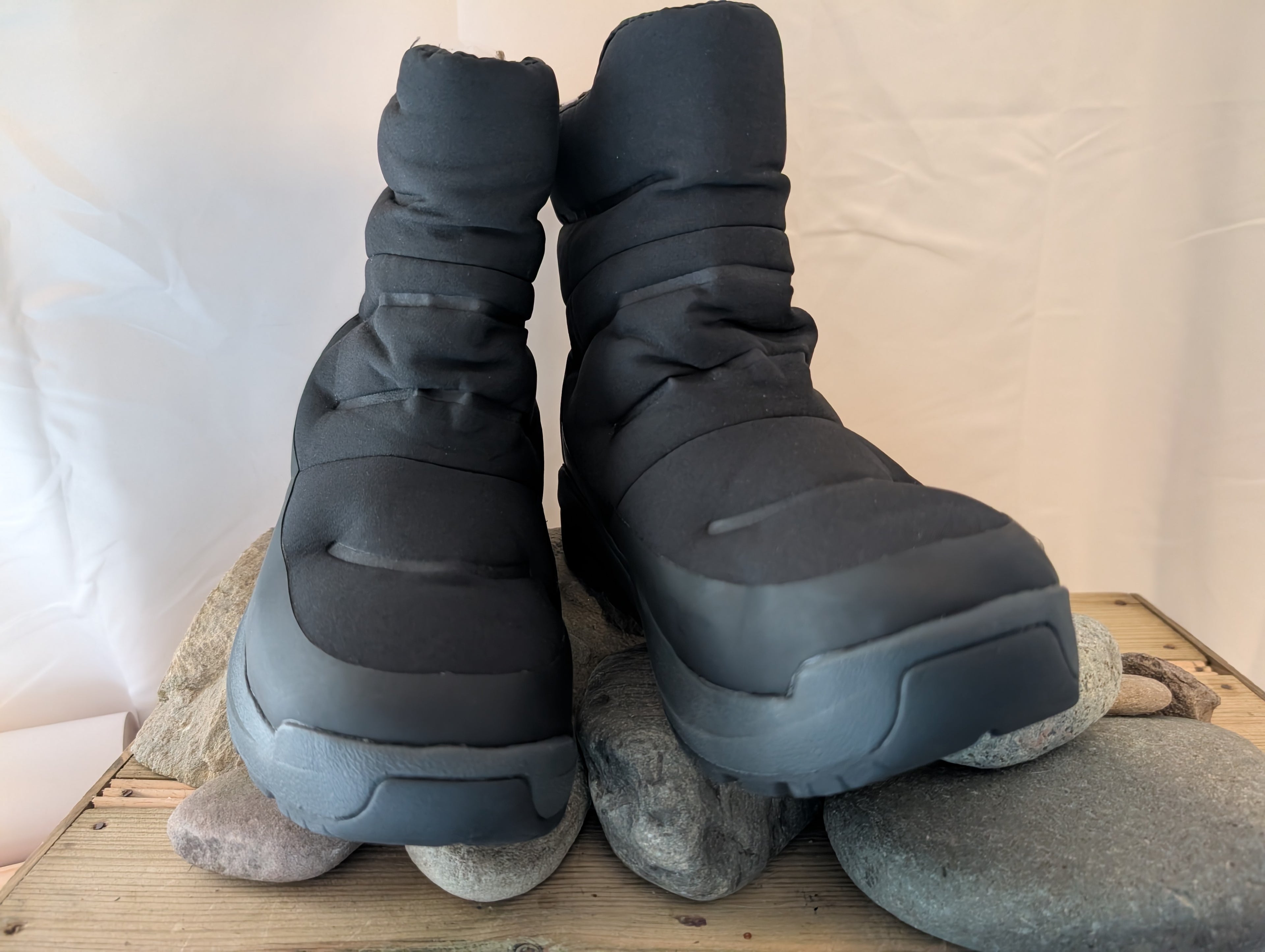 North Face, Nuptse II, Women’s Winter Booties, Black size 4, (F0080)