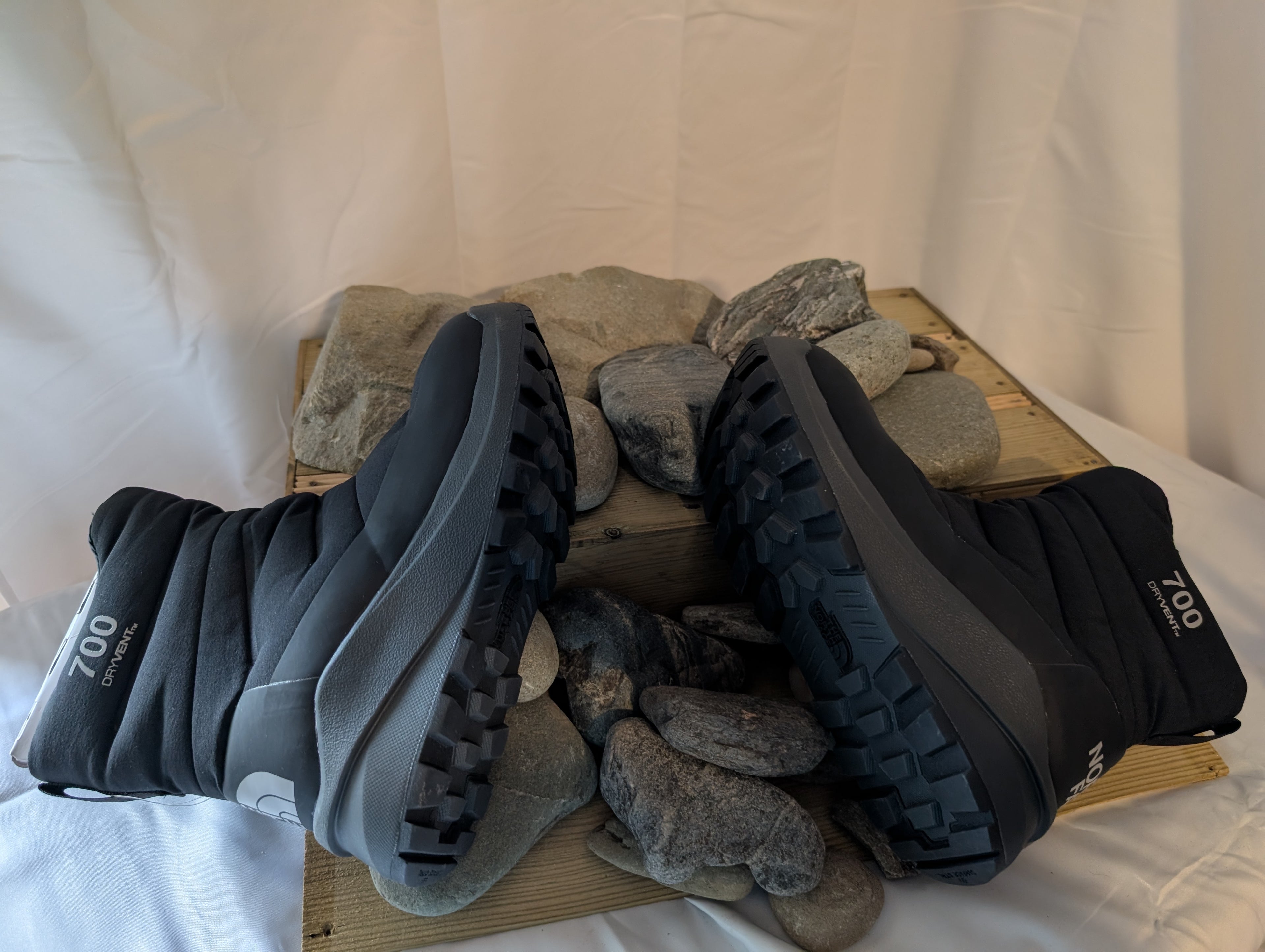 North Face, Nuptse II, Women’s Winter Booties, Black size 4, (F0080)