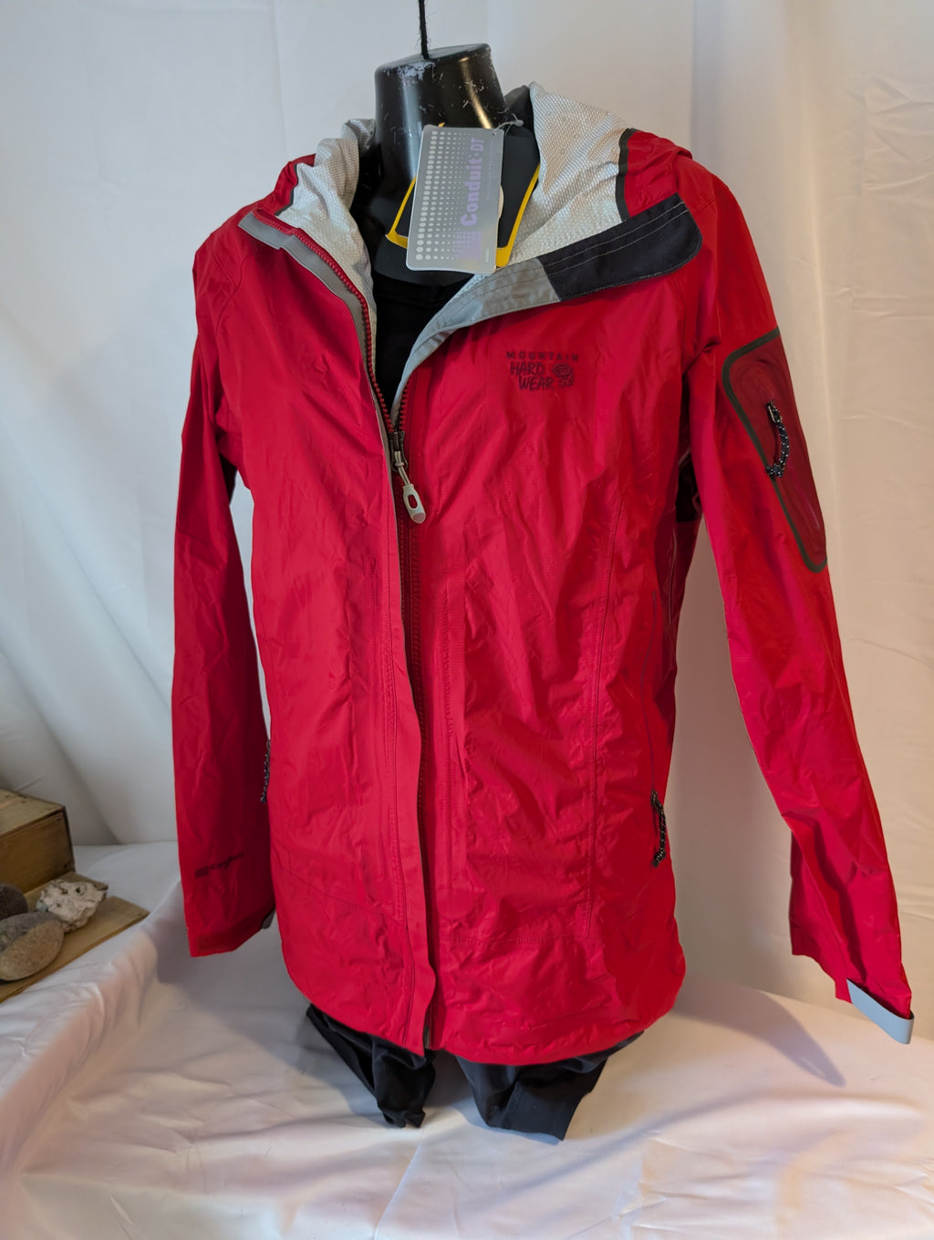 Mountain Hardwear, Cohesion /Conduit DT hardshell; women’s Jacket, Red,&nbsp; Size M,