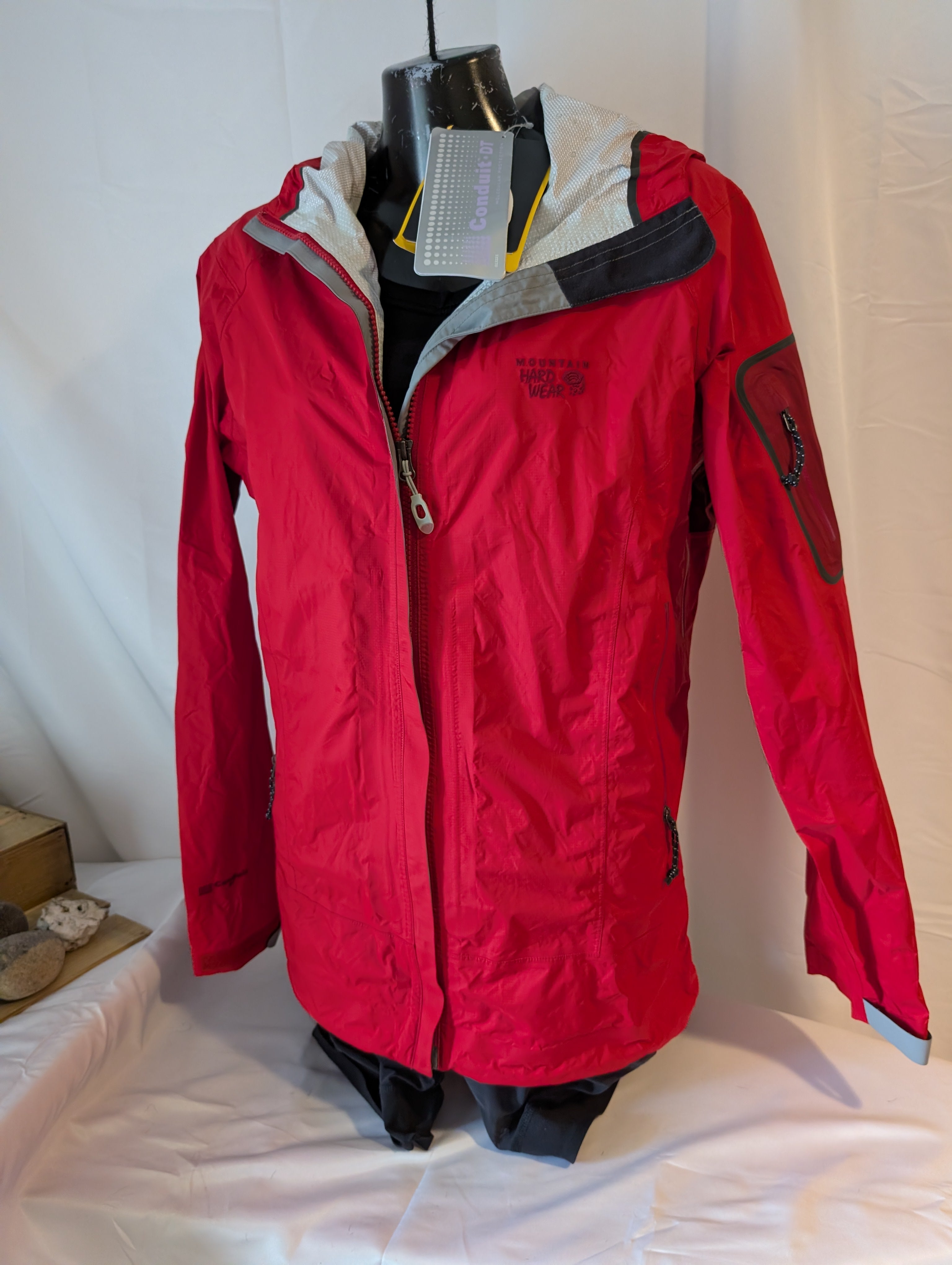 Mountain Hardwear, Cohesion /Conduit DT hardshell; women’s Jacket, Red,&nbsp; Size M,
