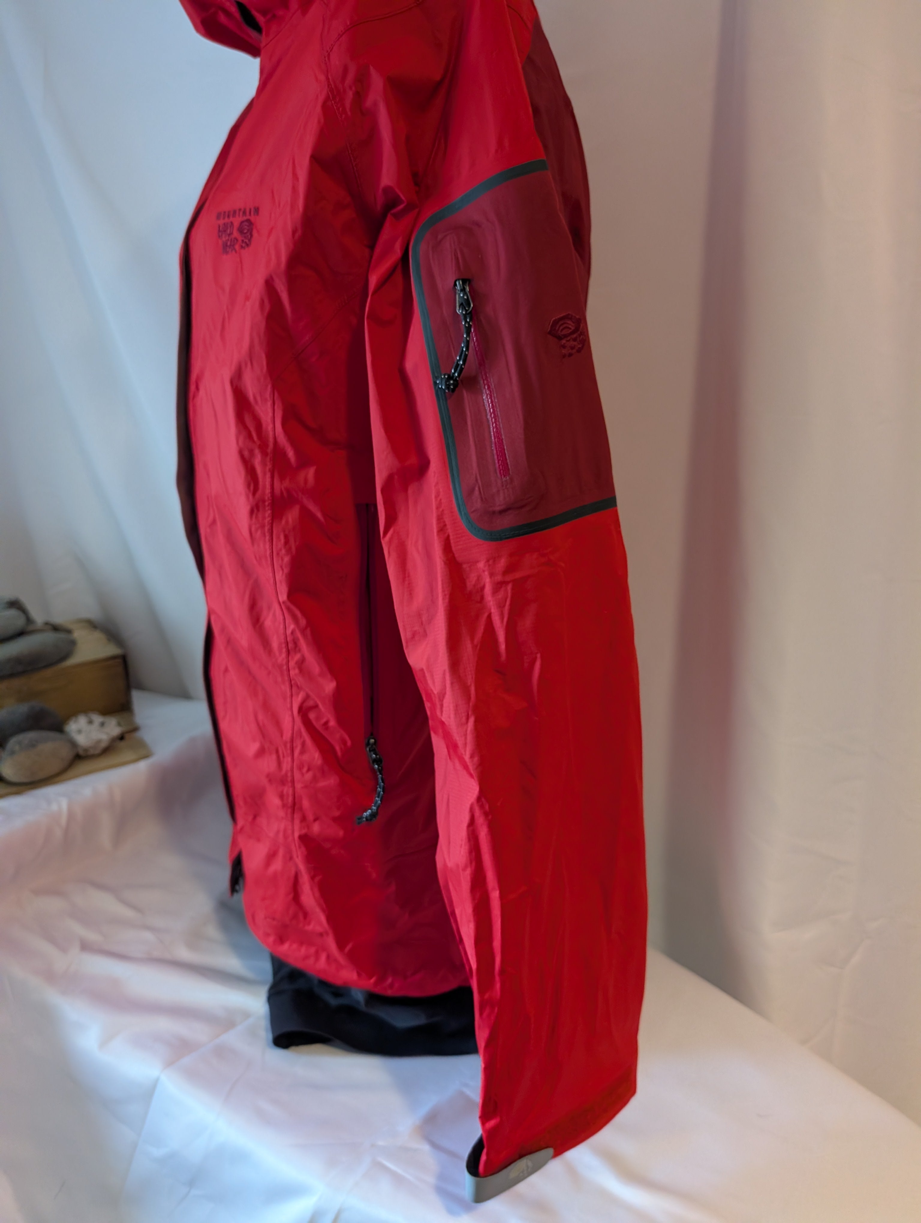 Mountain Hardwear, Cohesion /Conduit DT hardshell; women’s Jacket, Red,&nbsp; Size M,