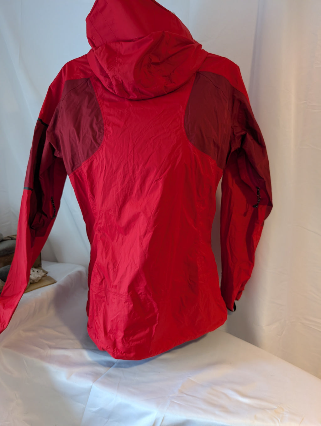 Mountain Hardwear, Cohesion /Conduit DT hardshell; women’s Jacket, Red,&nbsp; Size M,