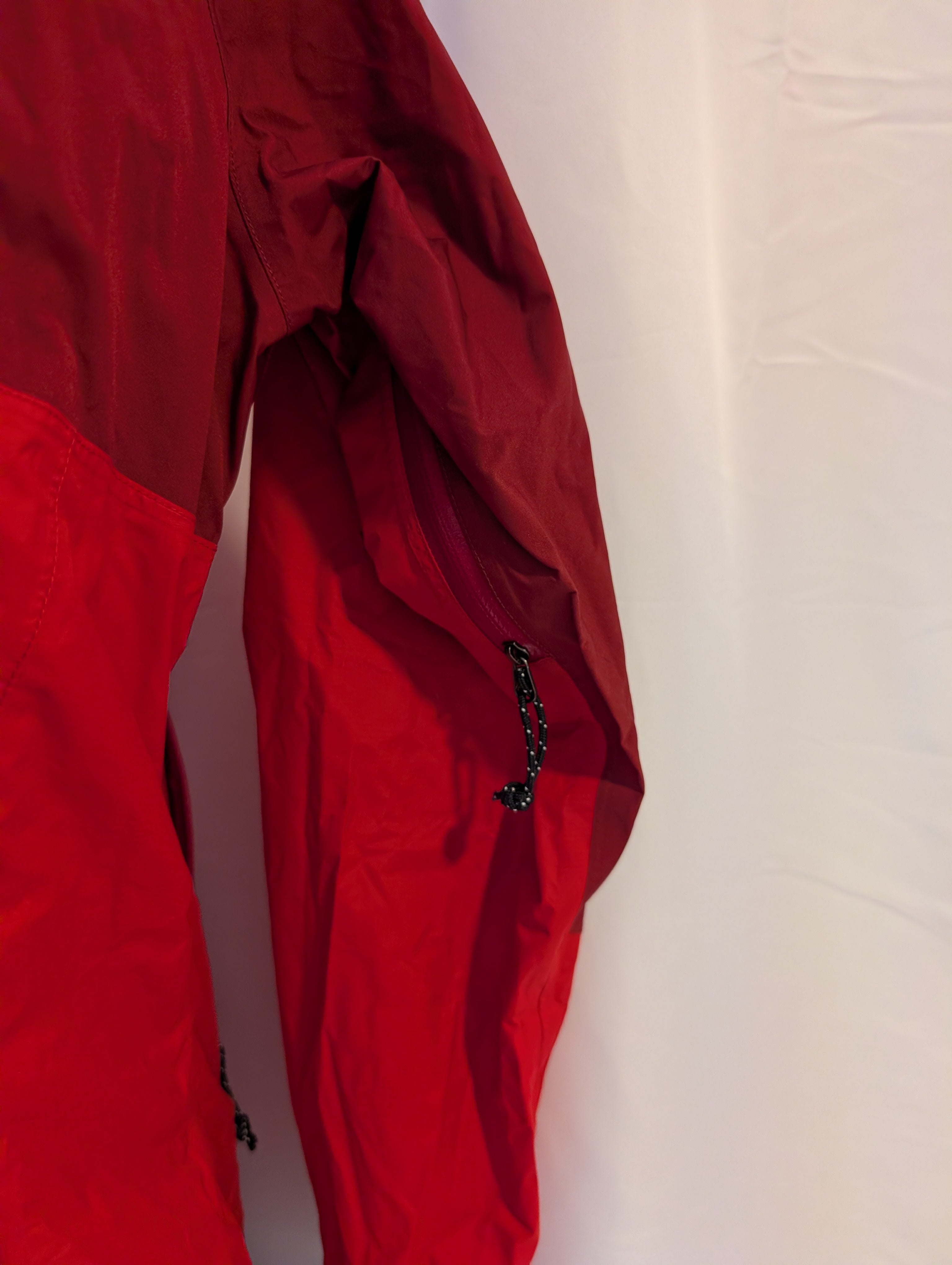 Mountain Hardwear, Cohesion /Conduit DT hardshell; women’s Jacket, Red,&nbsp; Size M,