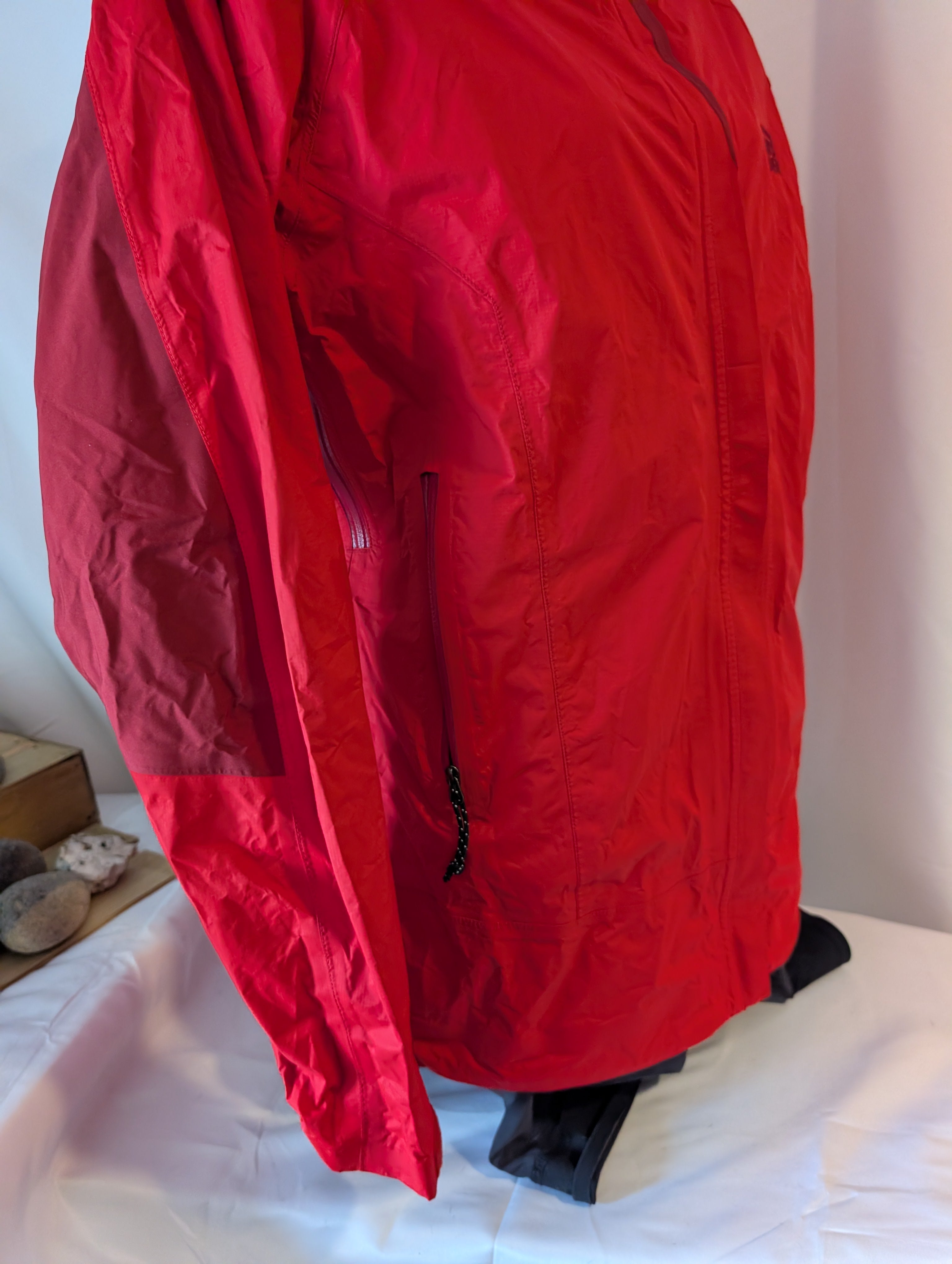 Mountain Hardwear, Cohesion /Conduit DT hardshell; women’s Jacket, Red,&nbsp; Size M,