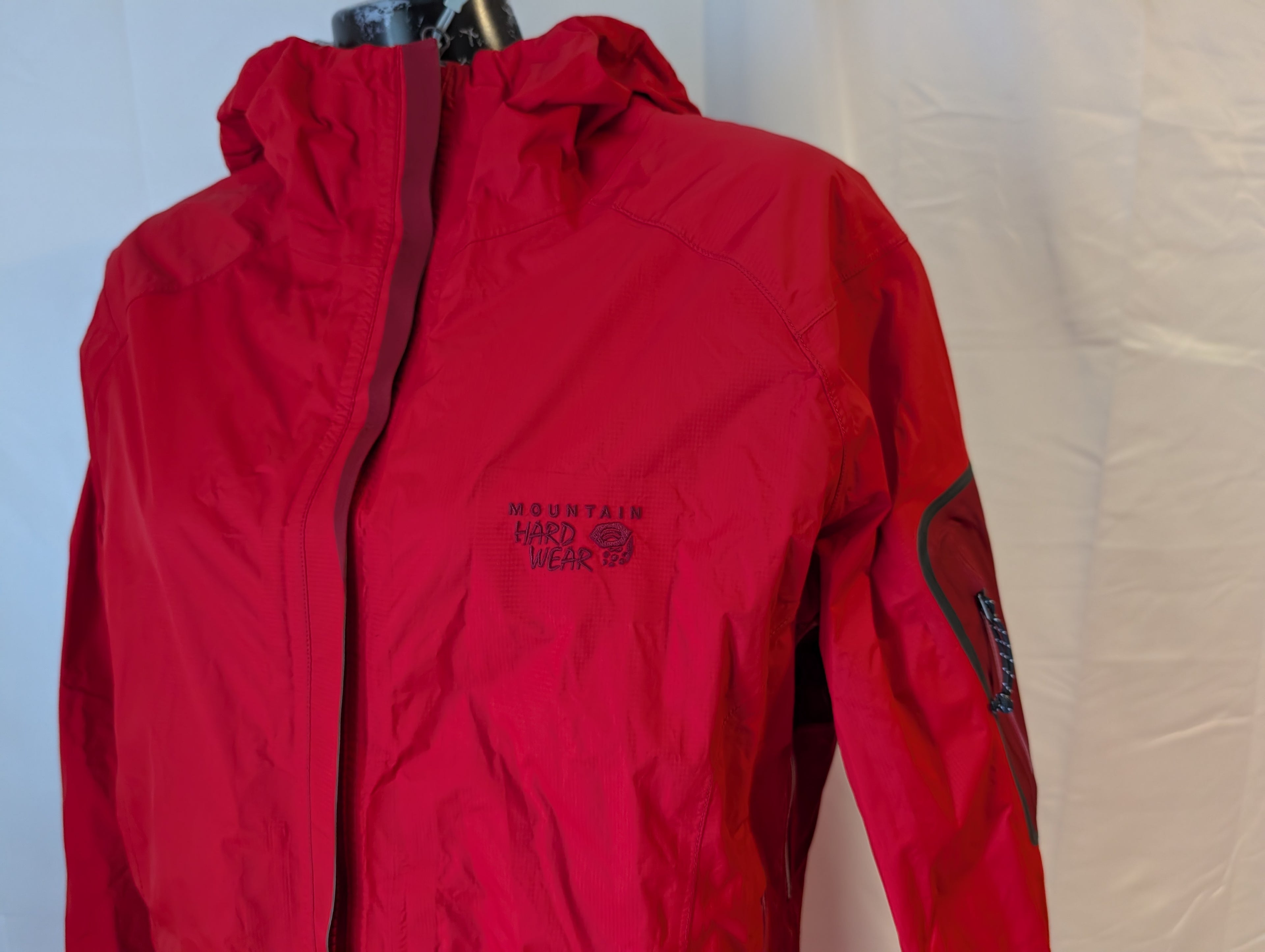 Mountain Hardwear, Cohesion /Conduit DT hardshell; women’s Jacket, Red,&nbsp; Size M,