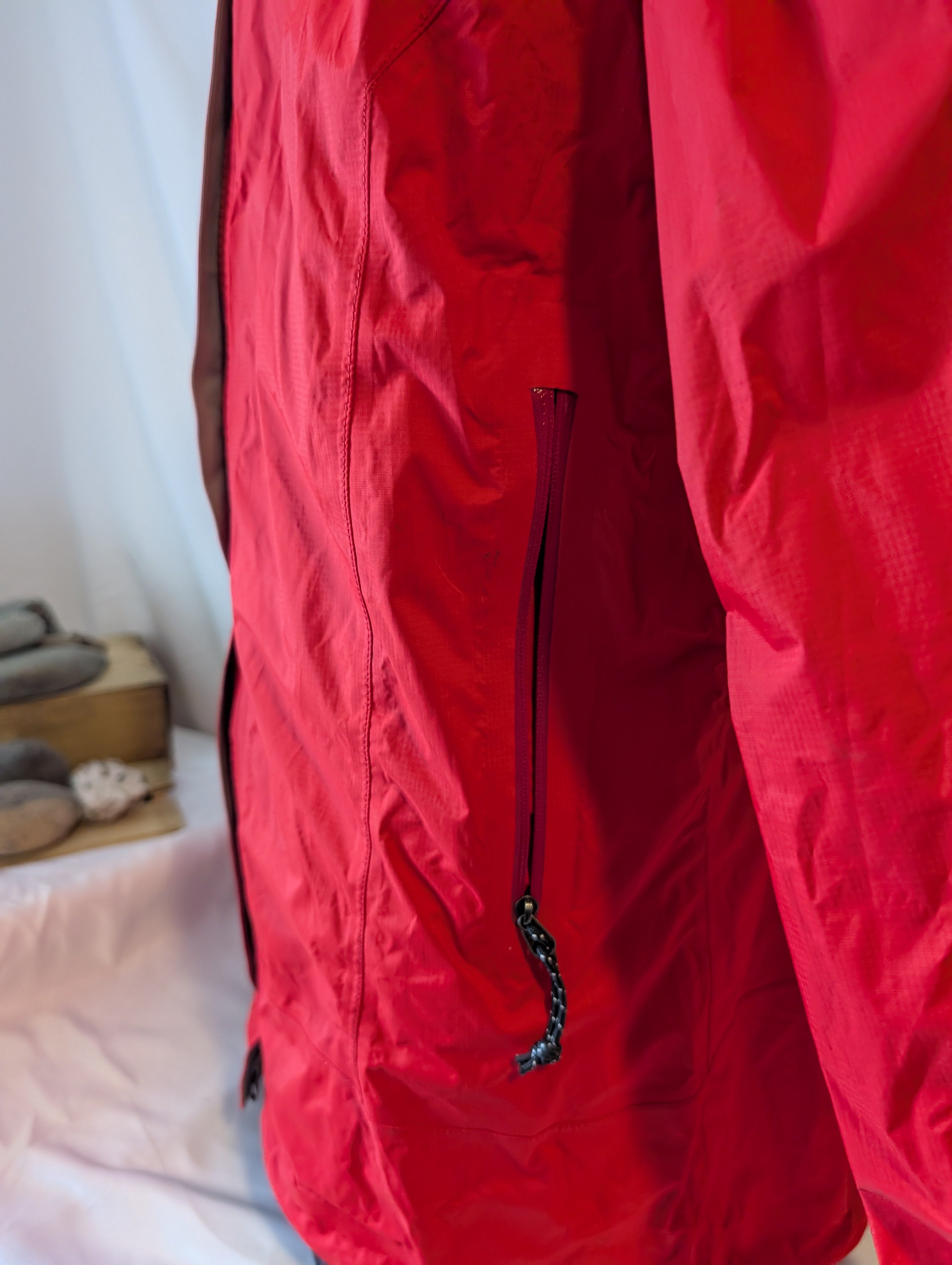 Mountain Hardwear, Cohesion /Conduit DT hardshell; women’s Jacket, Red,&nbsp; Size M,