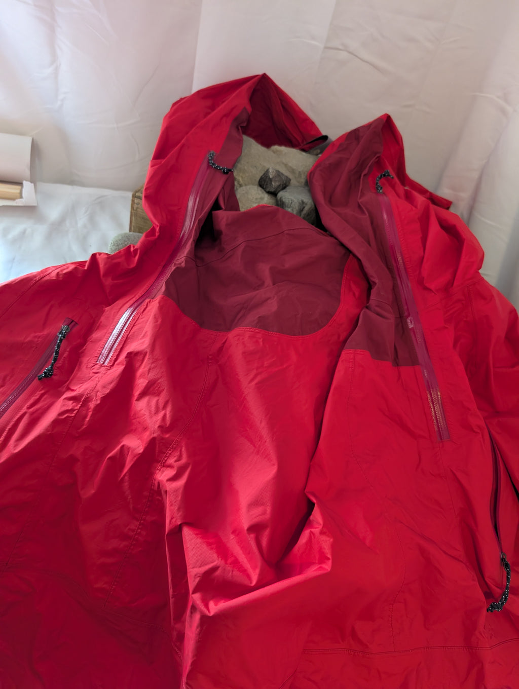 Mountain Hardwear, Cohesion /Conduit DT hardshell; women’s Jacket, Red,&nbsp; Size M,
