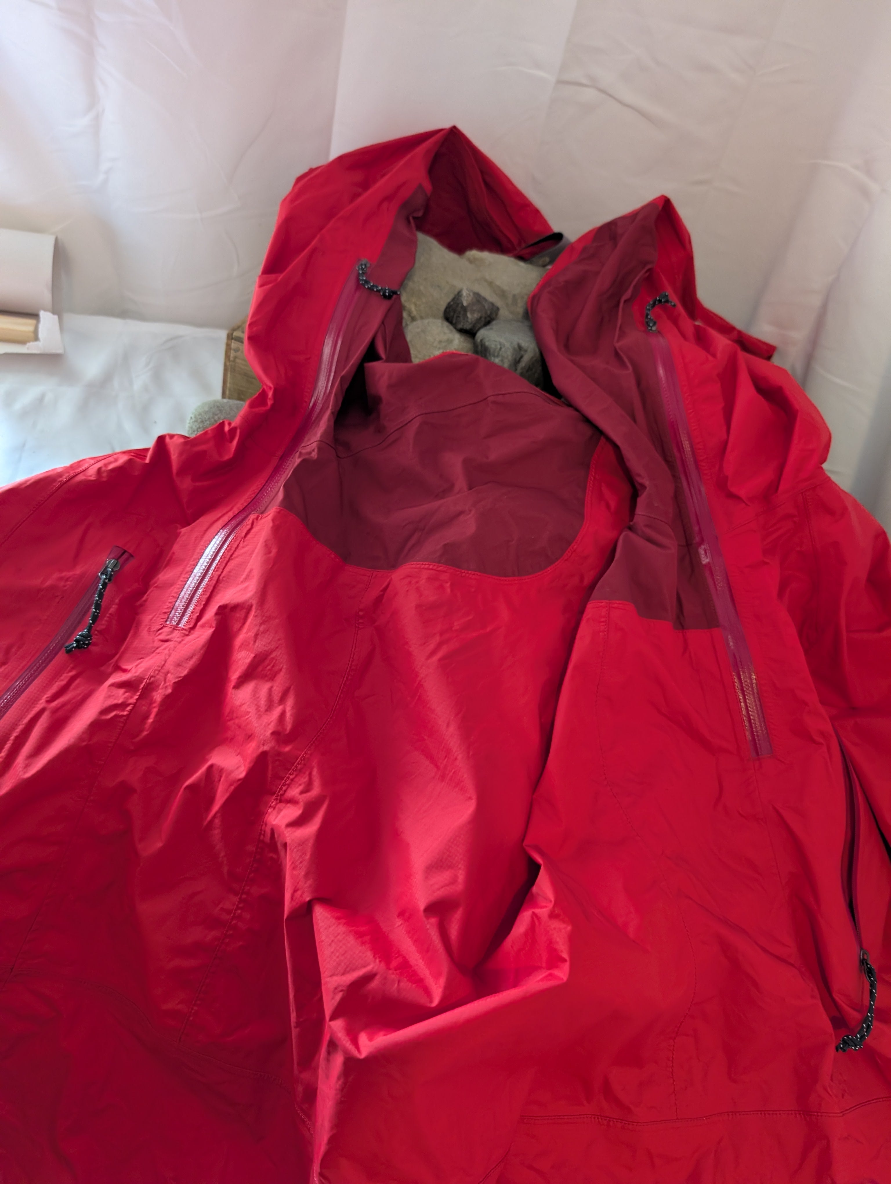 Mountain Hardwear, Cohesion /Conduit DT hardshell; women’s Jacket, Red,&nbsp; Size M,