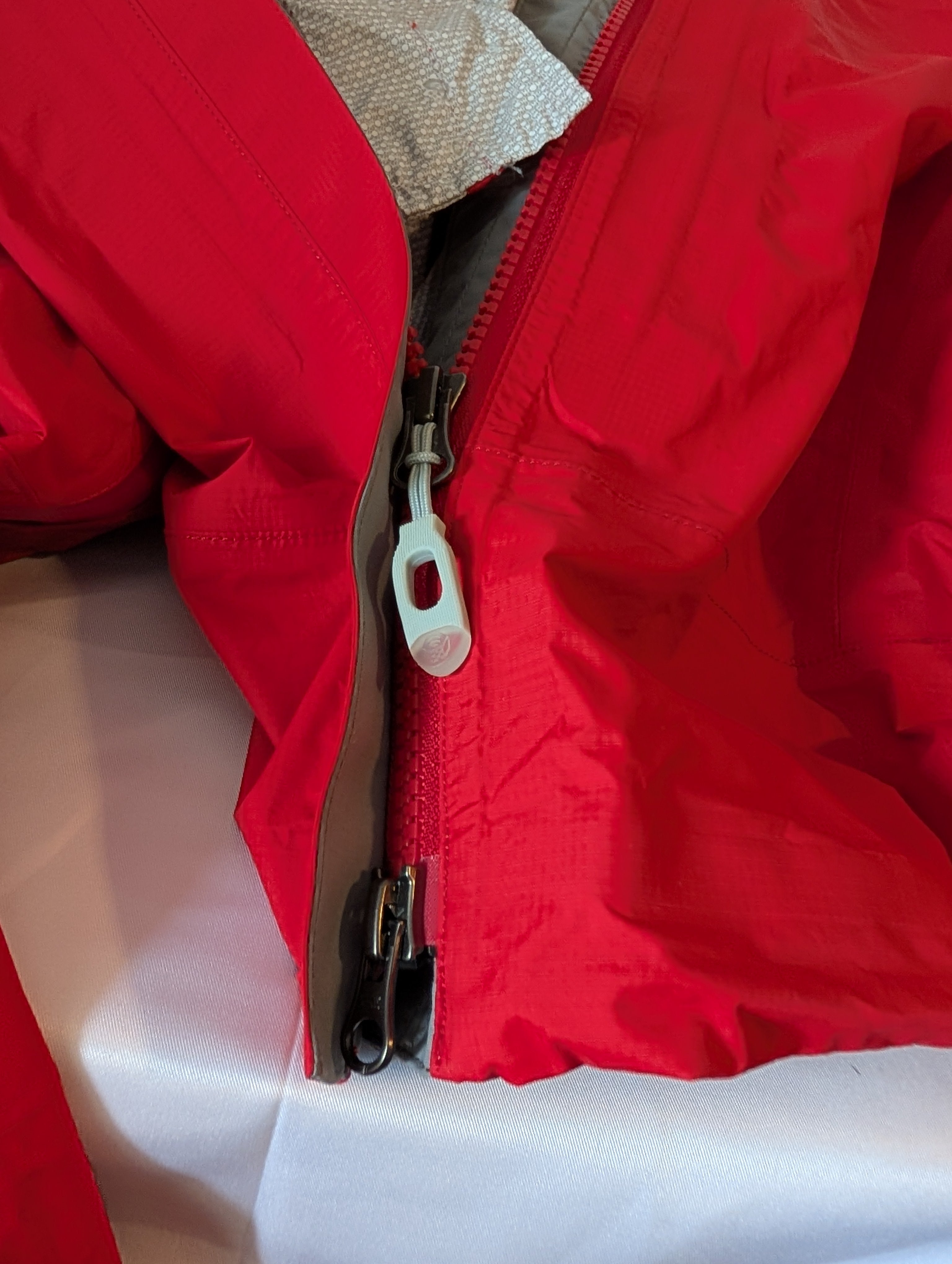Mountain Hardwear, Cohesion /Conduit DT hardshell; women’s Jacket, Red,&nbsp; Size M,
