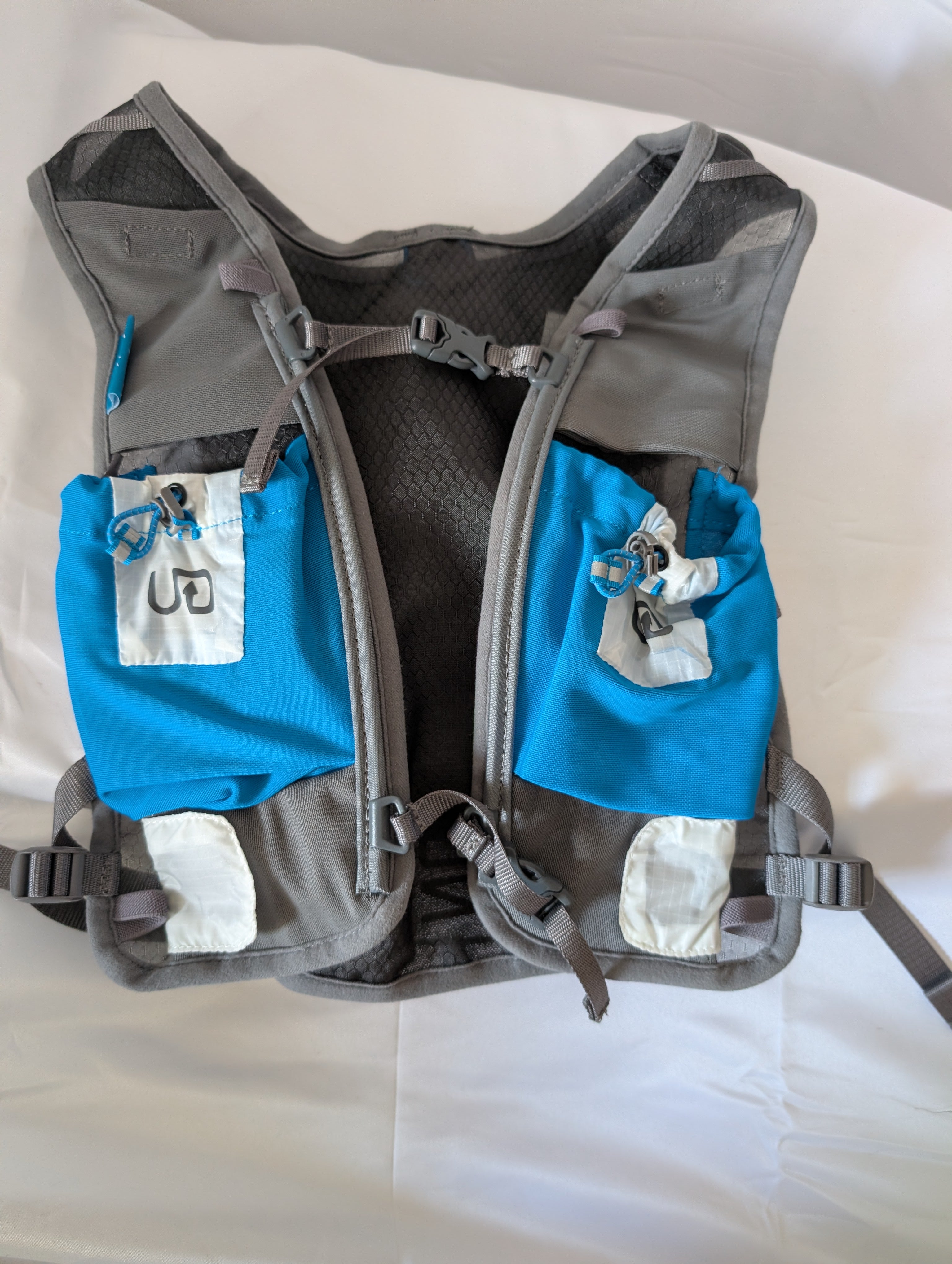 Ultimate Direction AK Race Vest 2.0, Grey & Blue, Size S/M (AH0008)