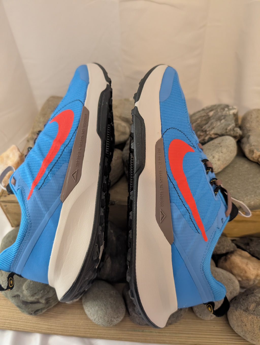 Nike, Juniper Trail 2 NN, Men’s running shoes, Blue/Red (UK size 7.5) (Ref. F0086)