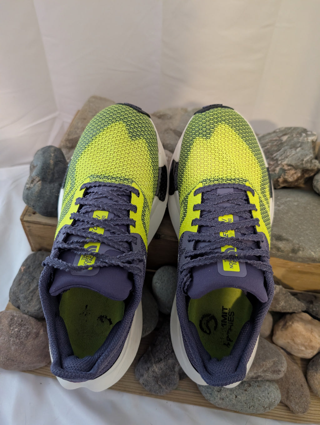 North Face, Summit Vectiv Pro, Trail running shoes, Yellow/Grey, Size 4.5, F0093