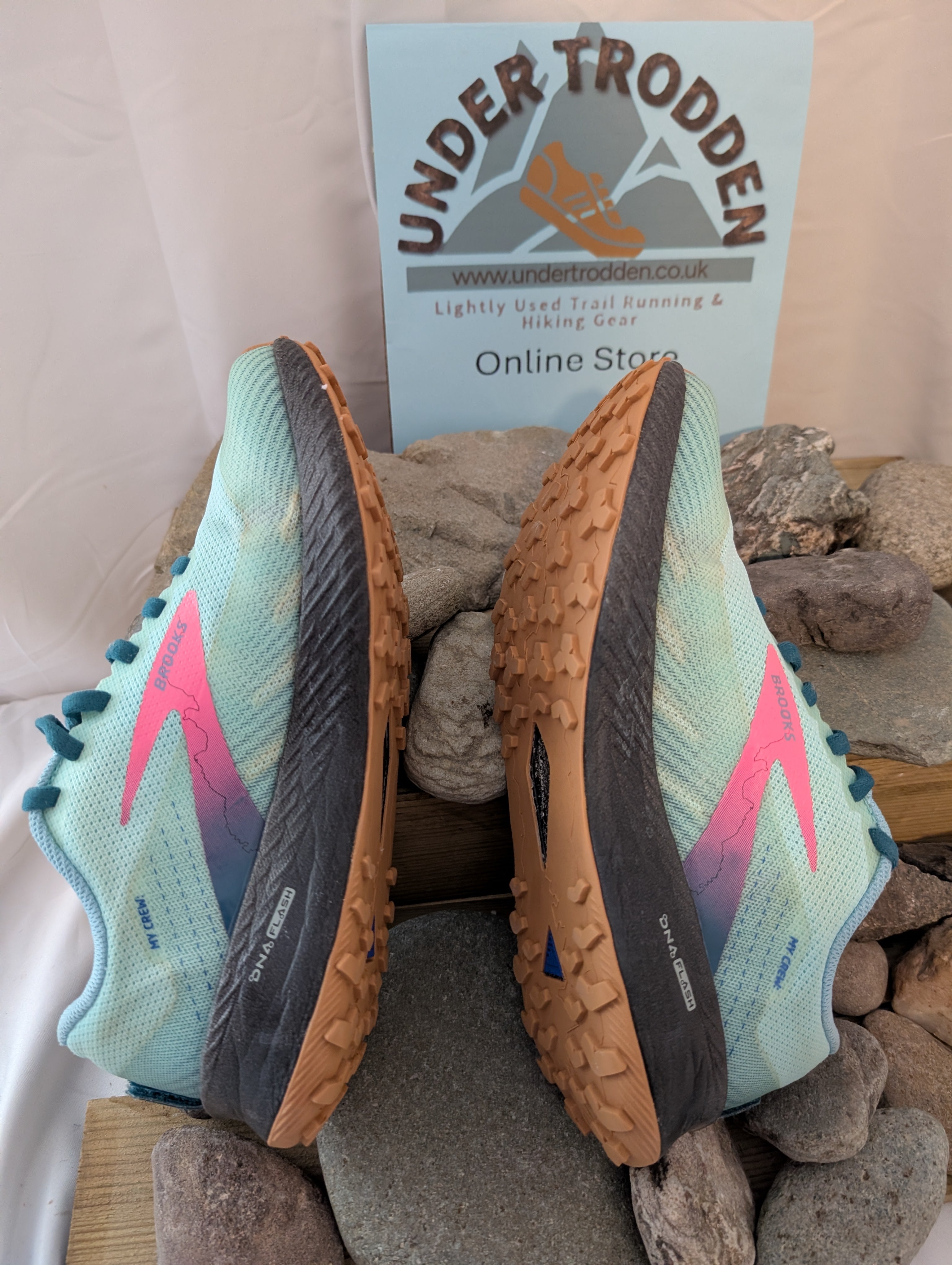 Brooks, Catamount, Trail running shoes, mint, Size 5.5, F0094