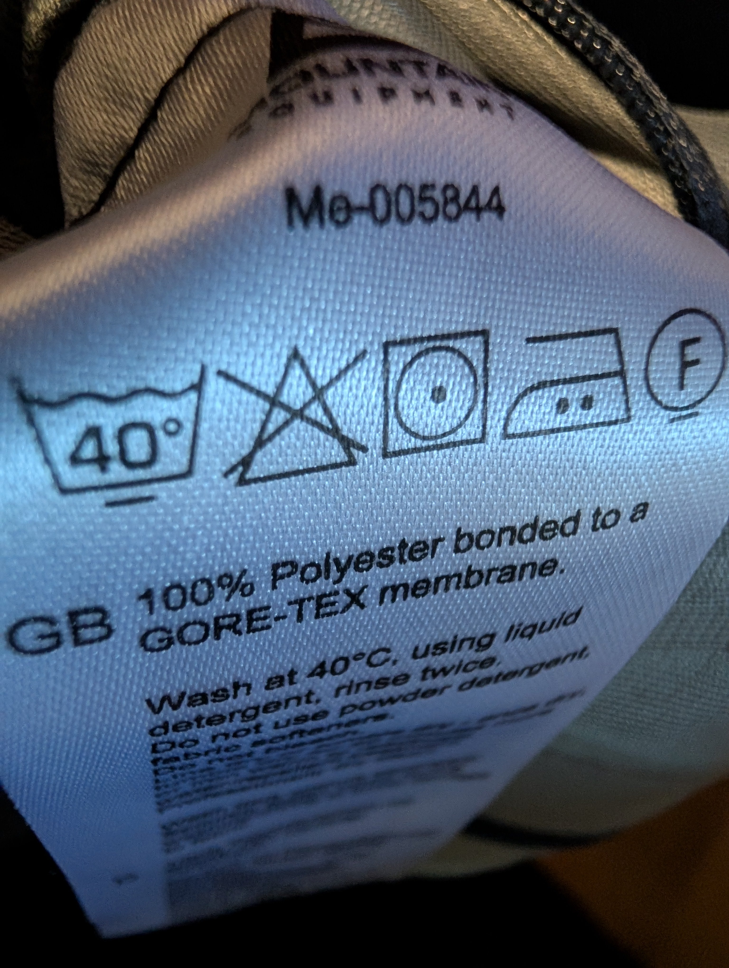 Mountain Hardware Technical Goretex jacket ♀ (Size 12) (#CJ0038)