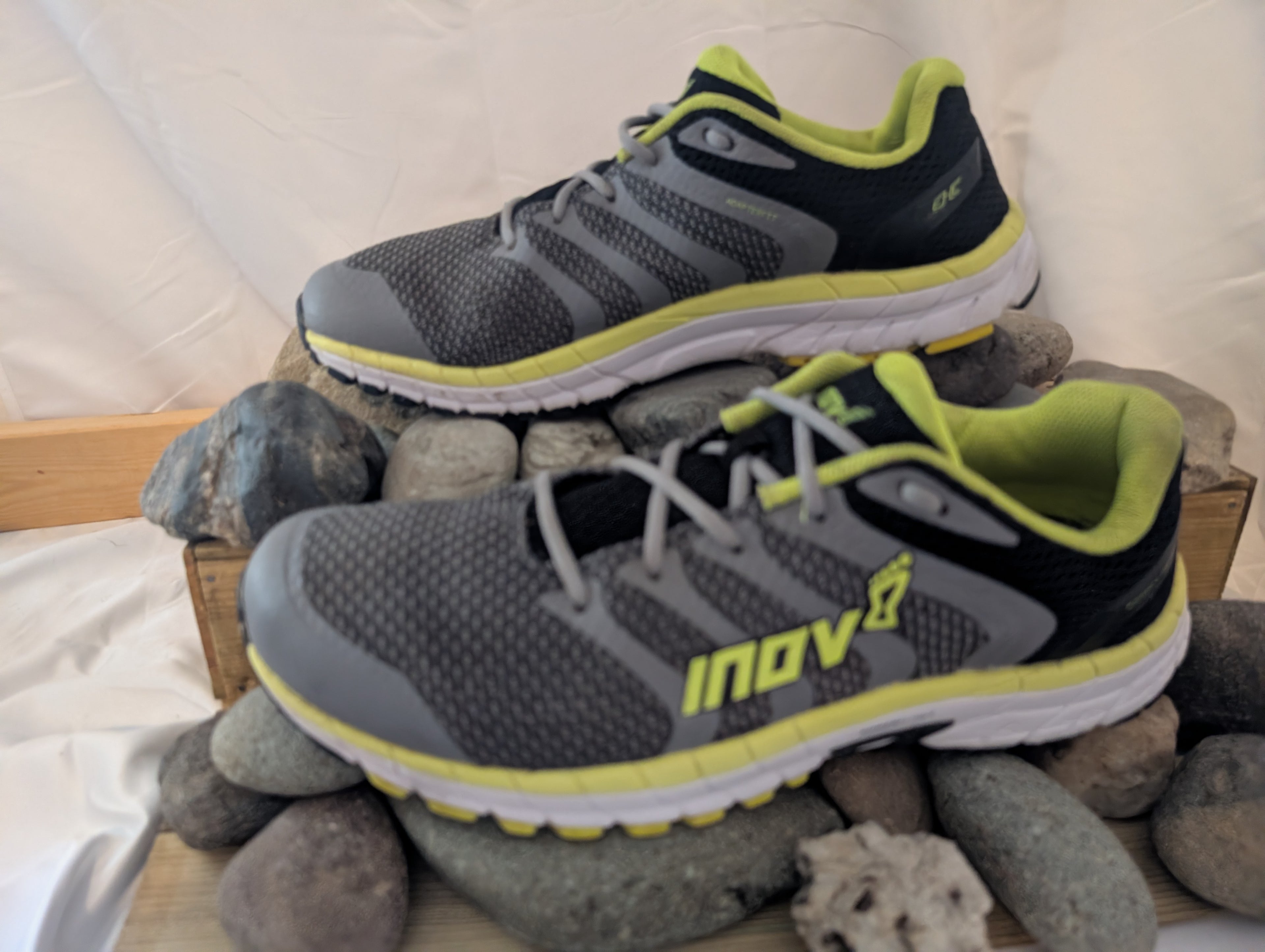 Title &nbsp; &nbsp;Inov-8 RoadClaw 275, Men's road running shoes, size 11.5 (F0105)