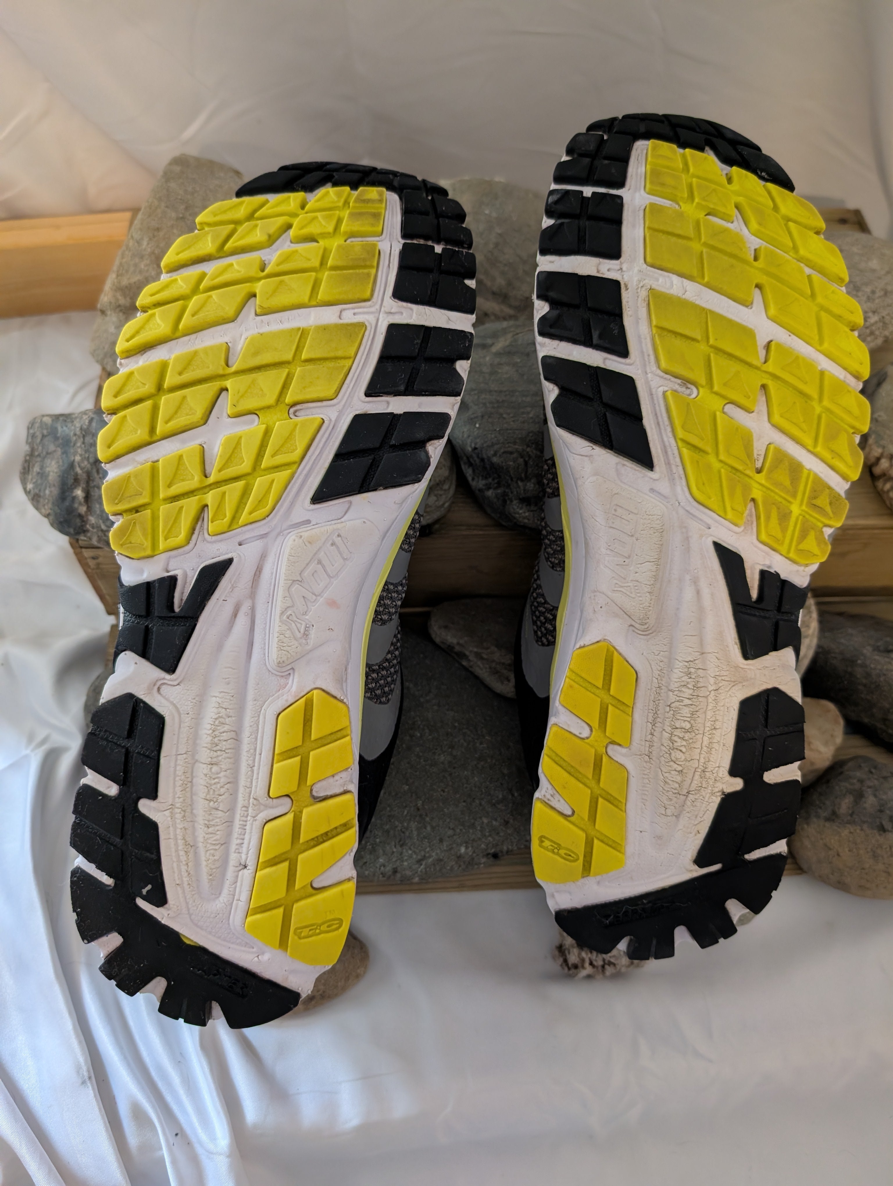 Title &nbsp; &nbsp;Inov-8 RoadClaw 275, Men's road running shoes, size 11.5 (F0105)