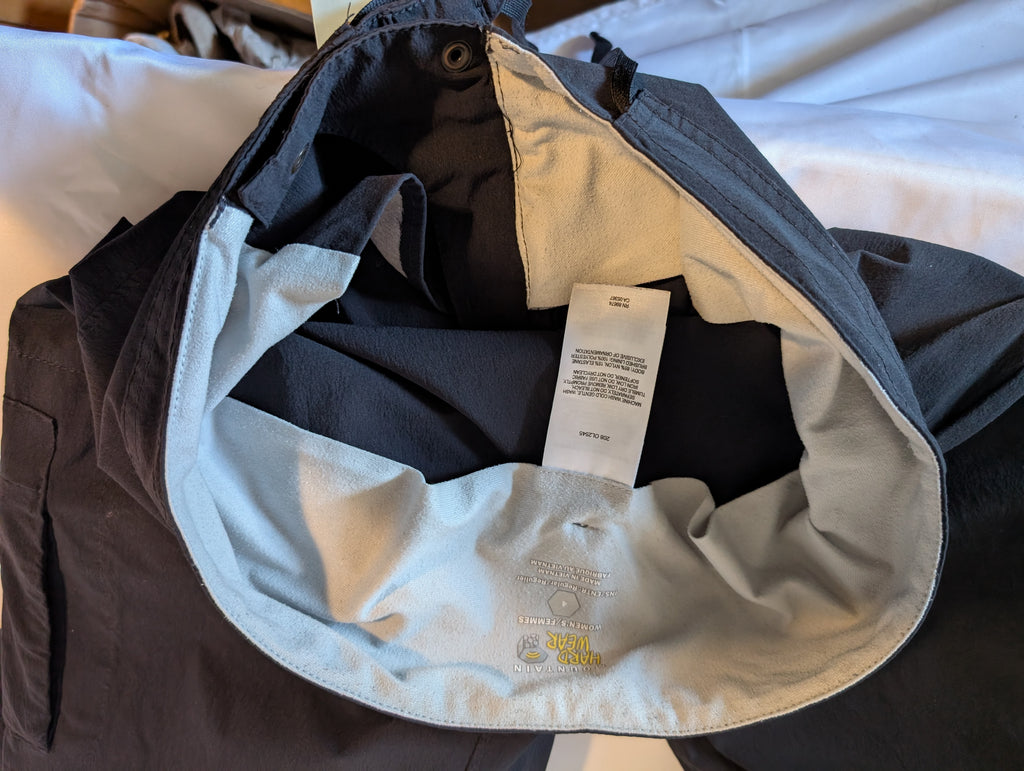 Mountain Hardwear, Zip-off Black Hiking pants, Women's Size US 4R (UK size 8-10) #CP0017