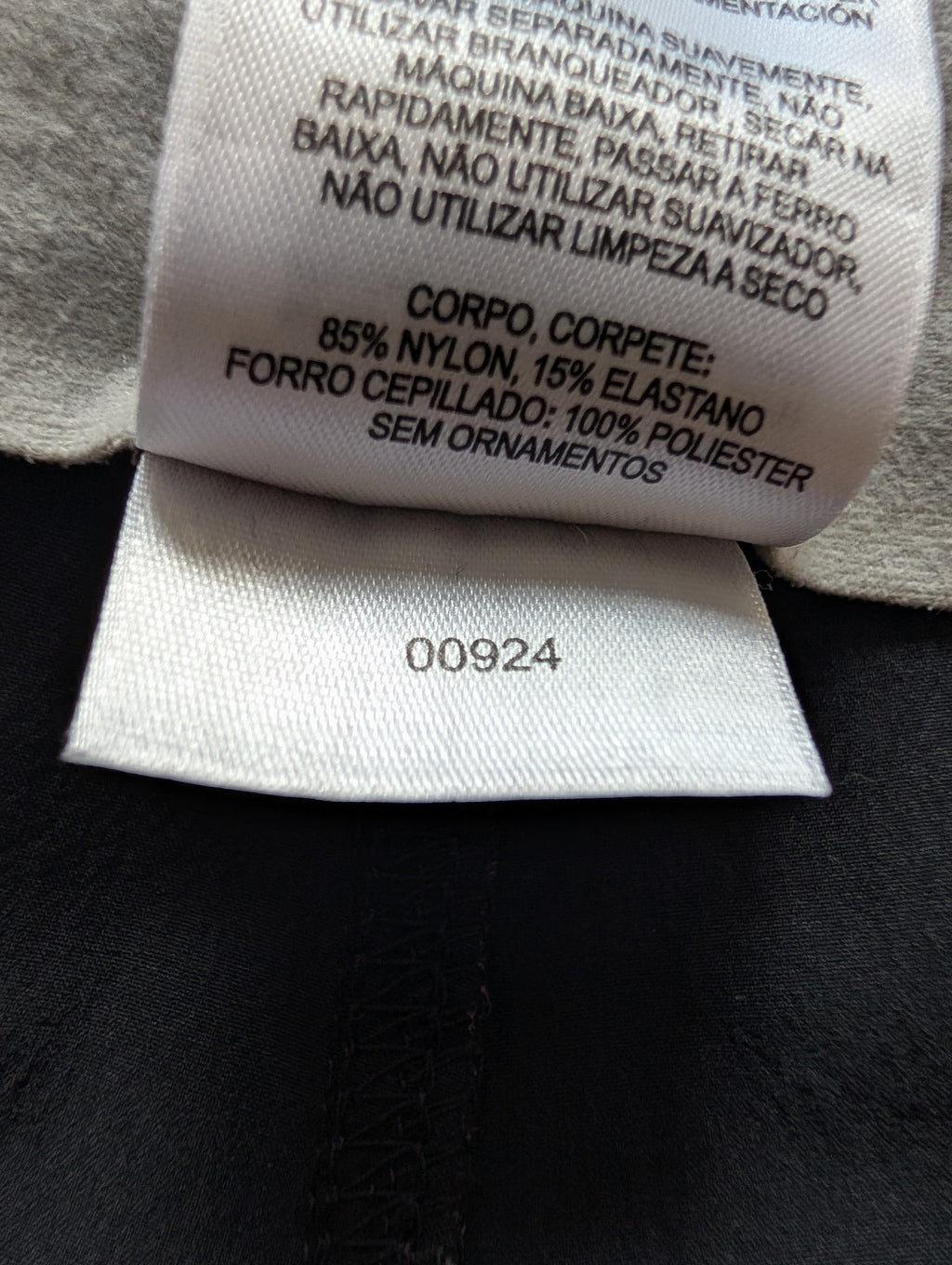 Mountain Hardwear, Zip-off Black Hiking pants, Women's Size US 4R (UK size 8-10) #CP0017