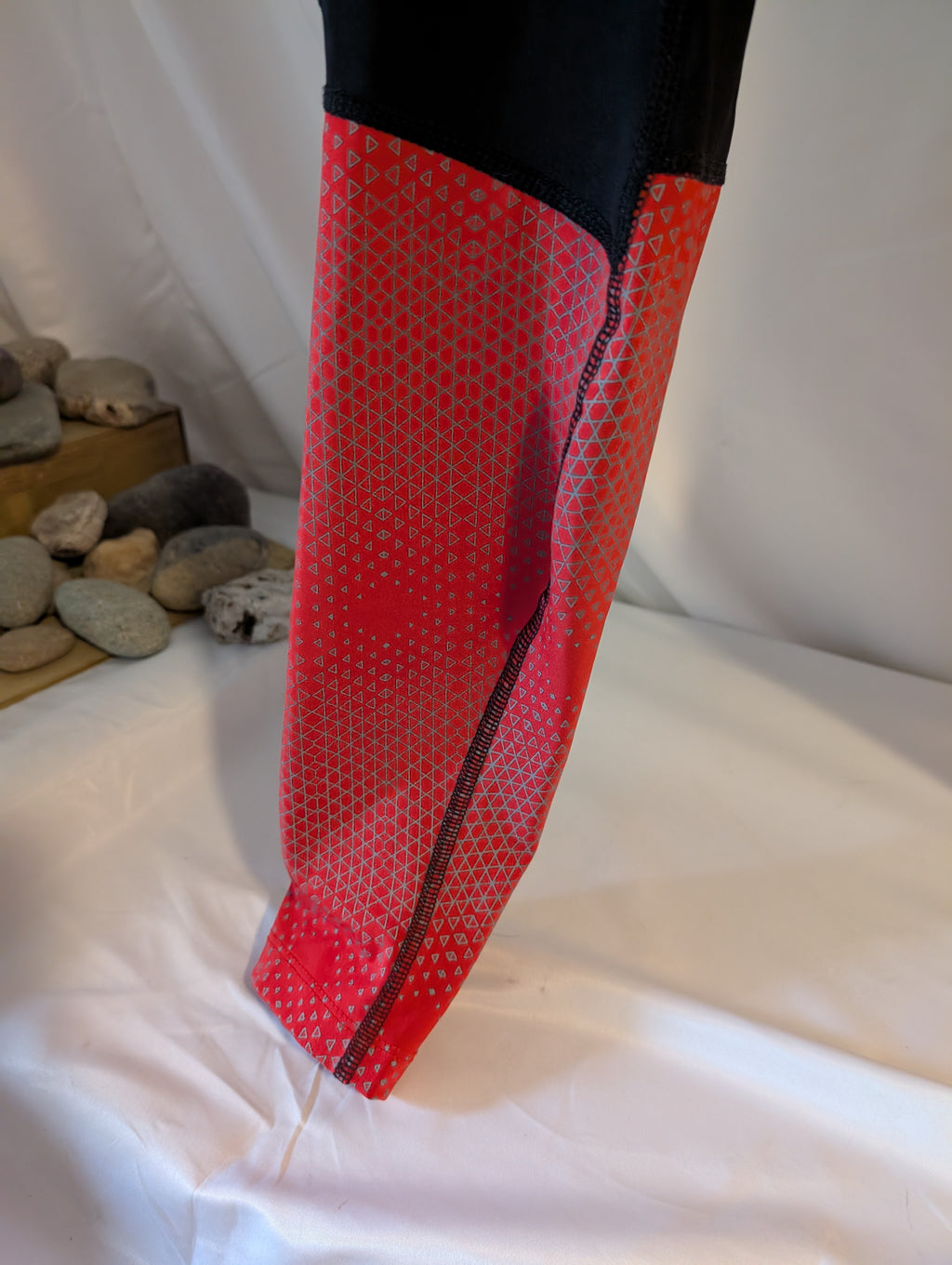 Asics women's Race tight leggings, Size L (CL0009)