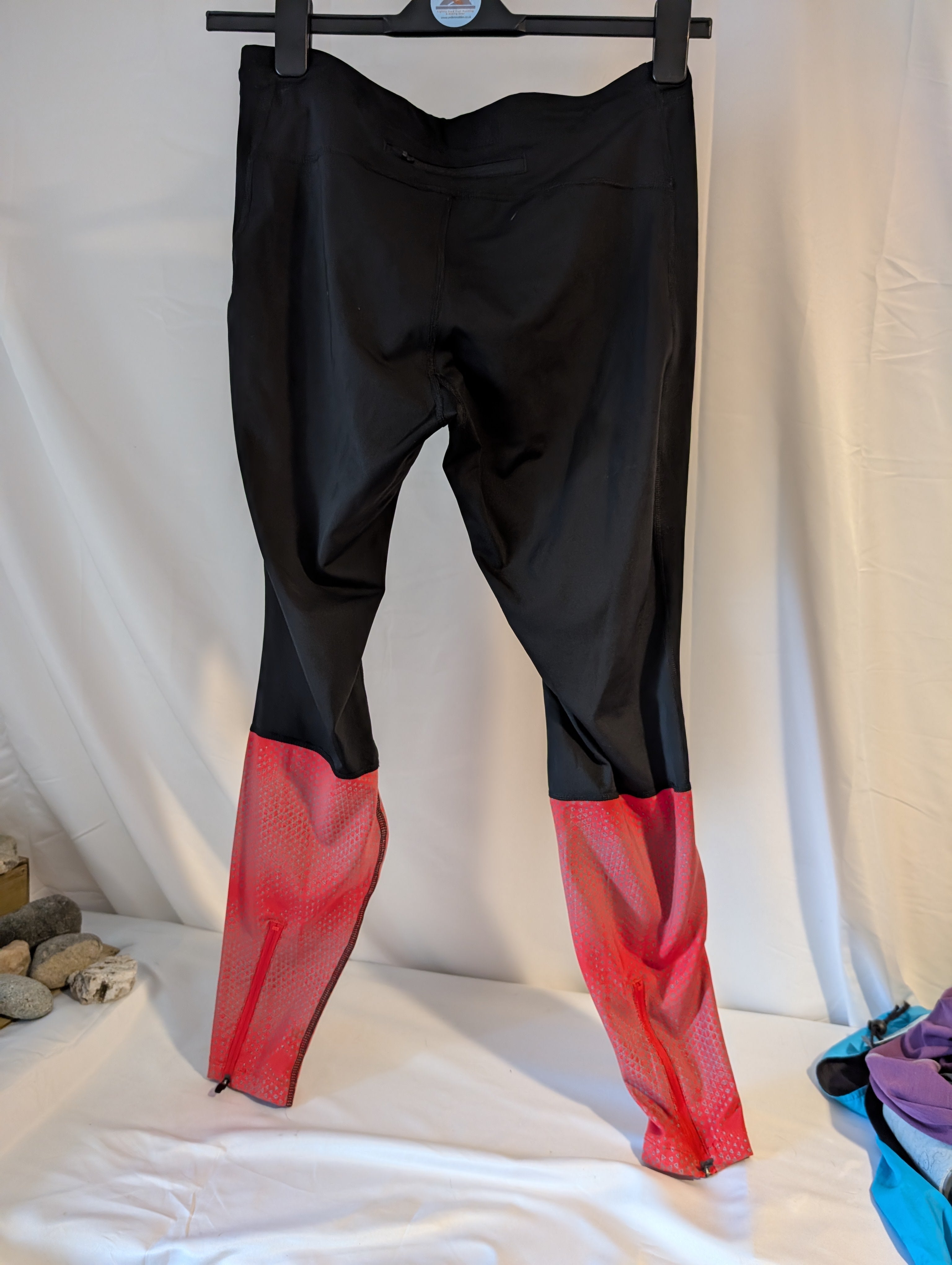 Asics women's Race tight leggings, Size L (CL0009)
