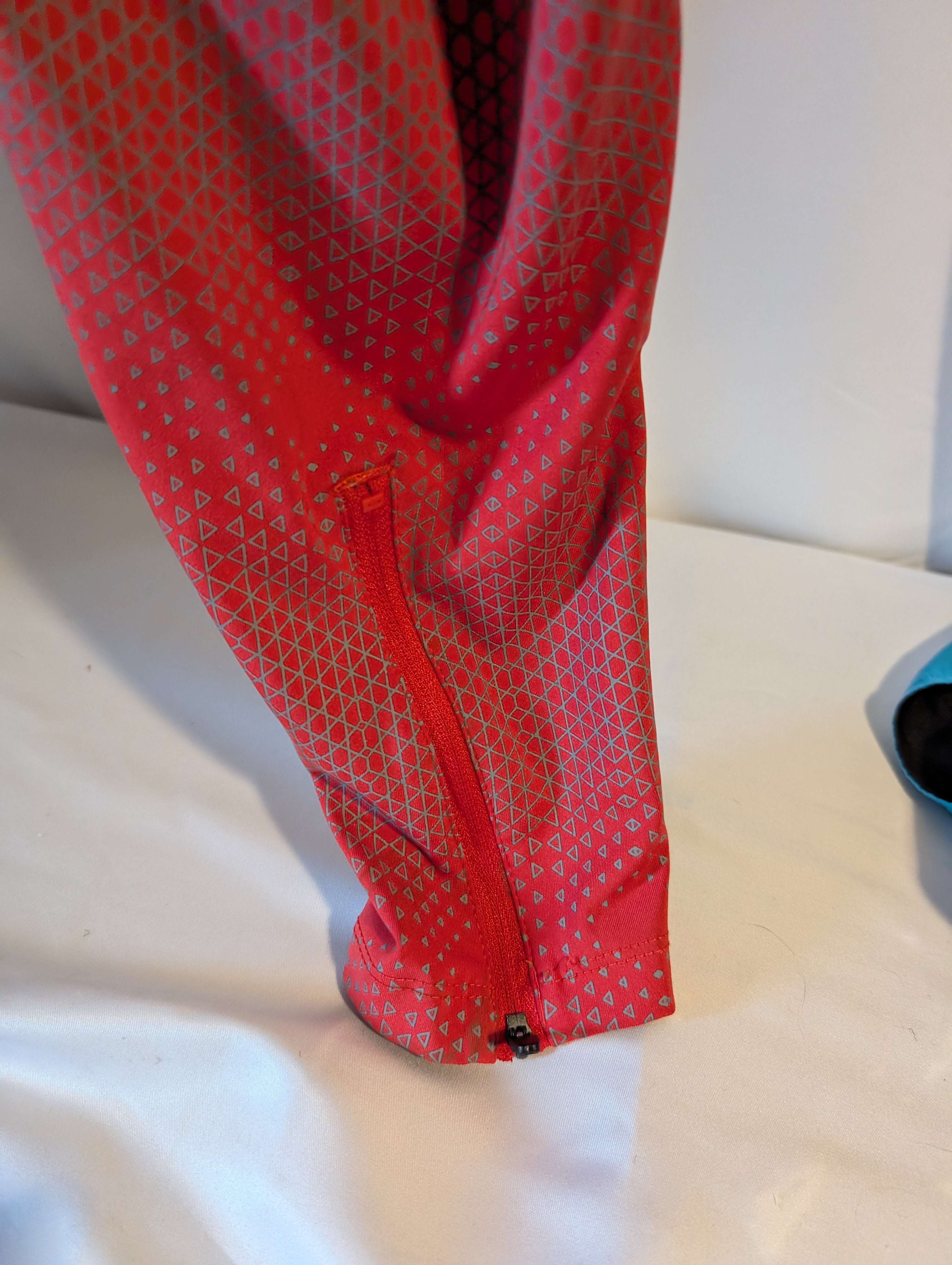 Asics women's Race tight leggings, Size L (CL0009)