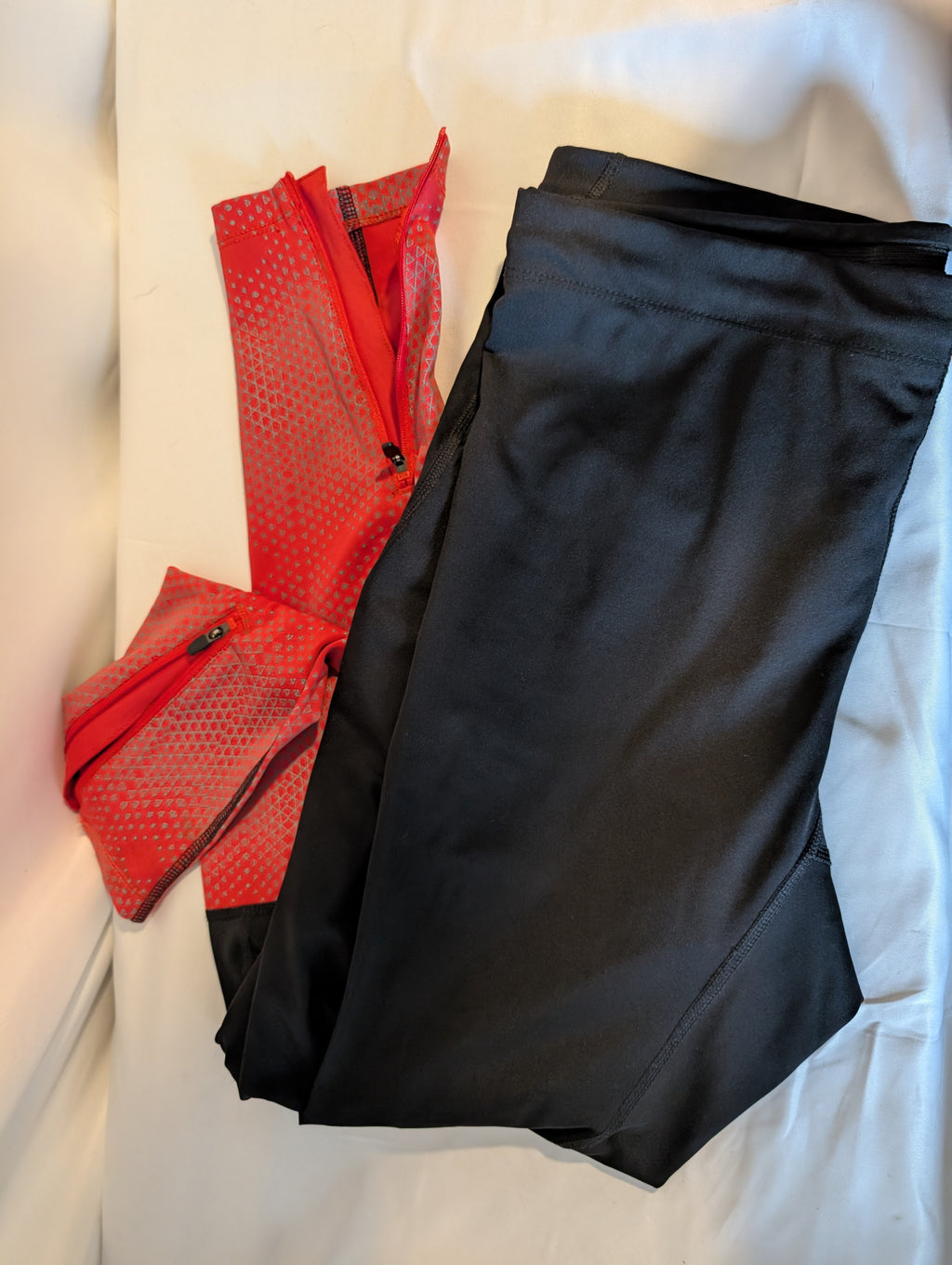 Asics women's Race tight leggings, Size L (CL0009)